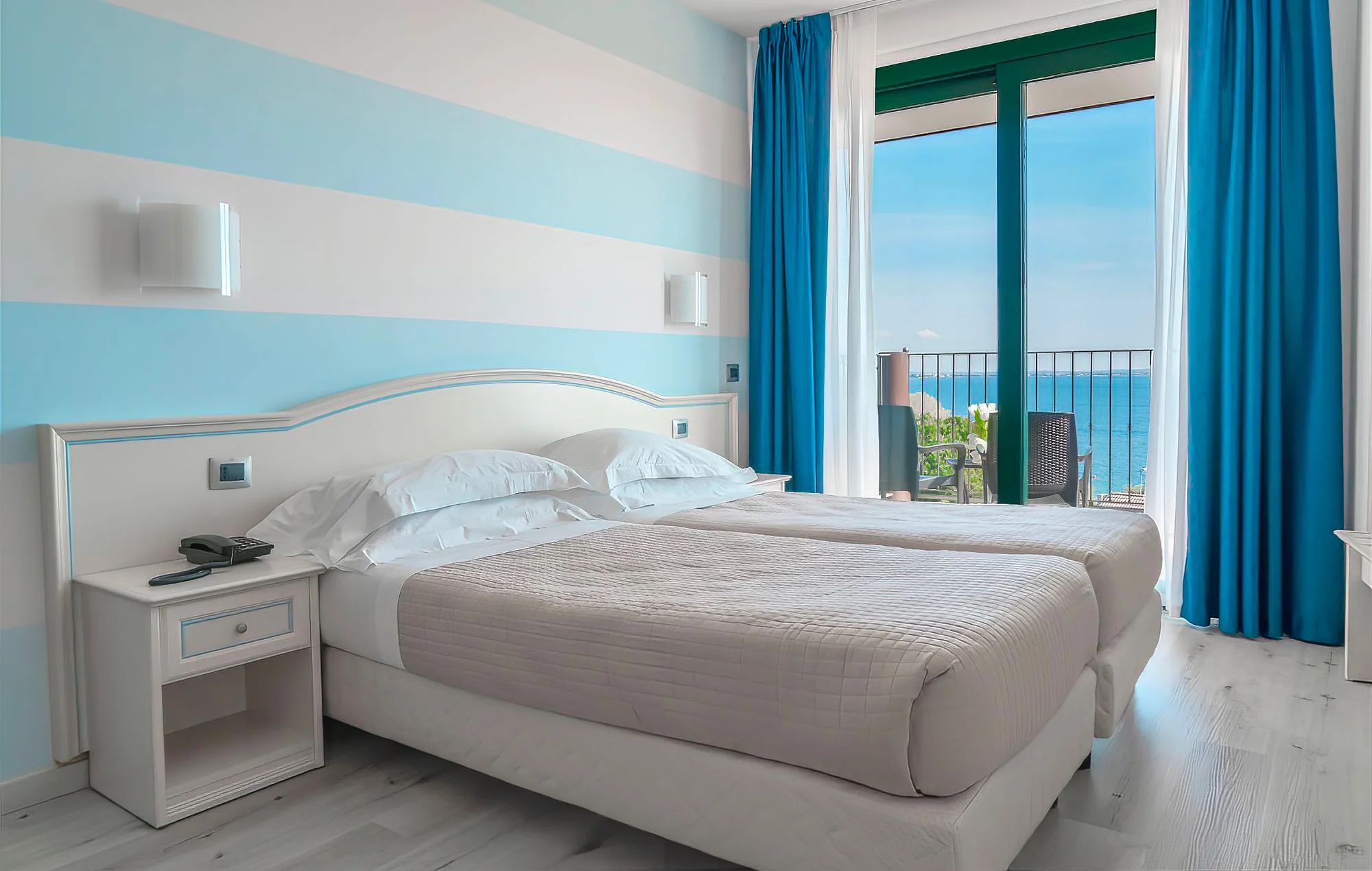 Lago di Garda: 4* hotel s bazénem a panoramatickou terasou hned u jezera, strava v ceně
