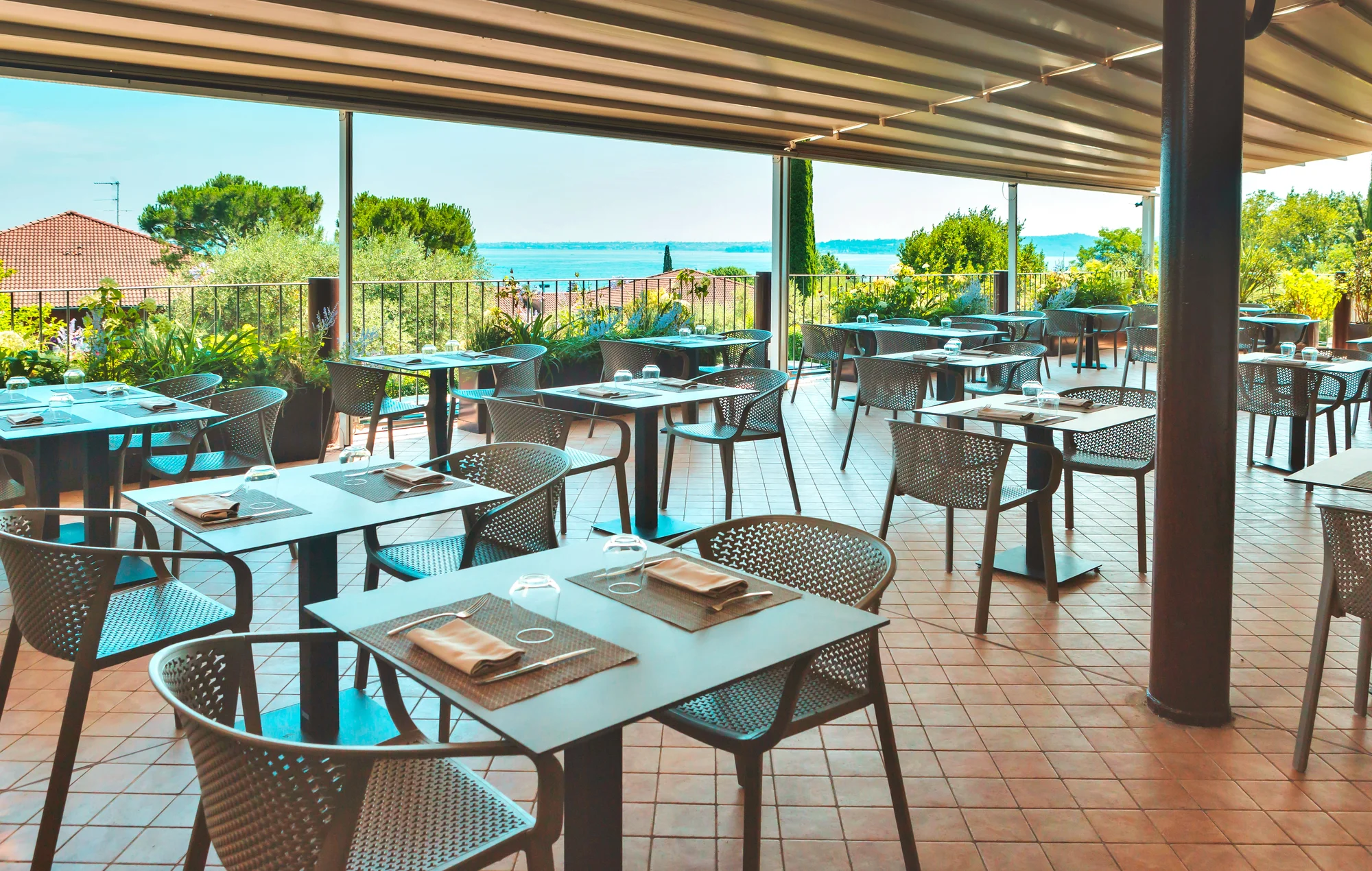Lago di Garda: 4* hotel s bazénem a panoramatickou terasou hned u jezera, strava v ceně