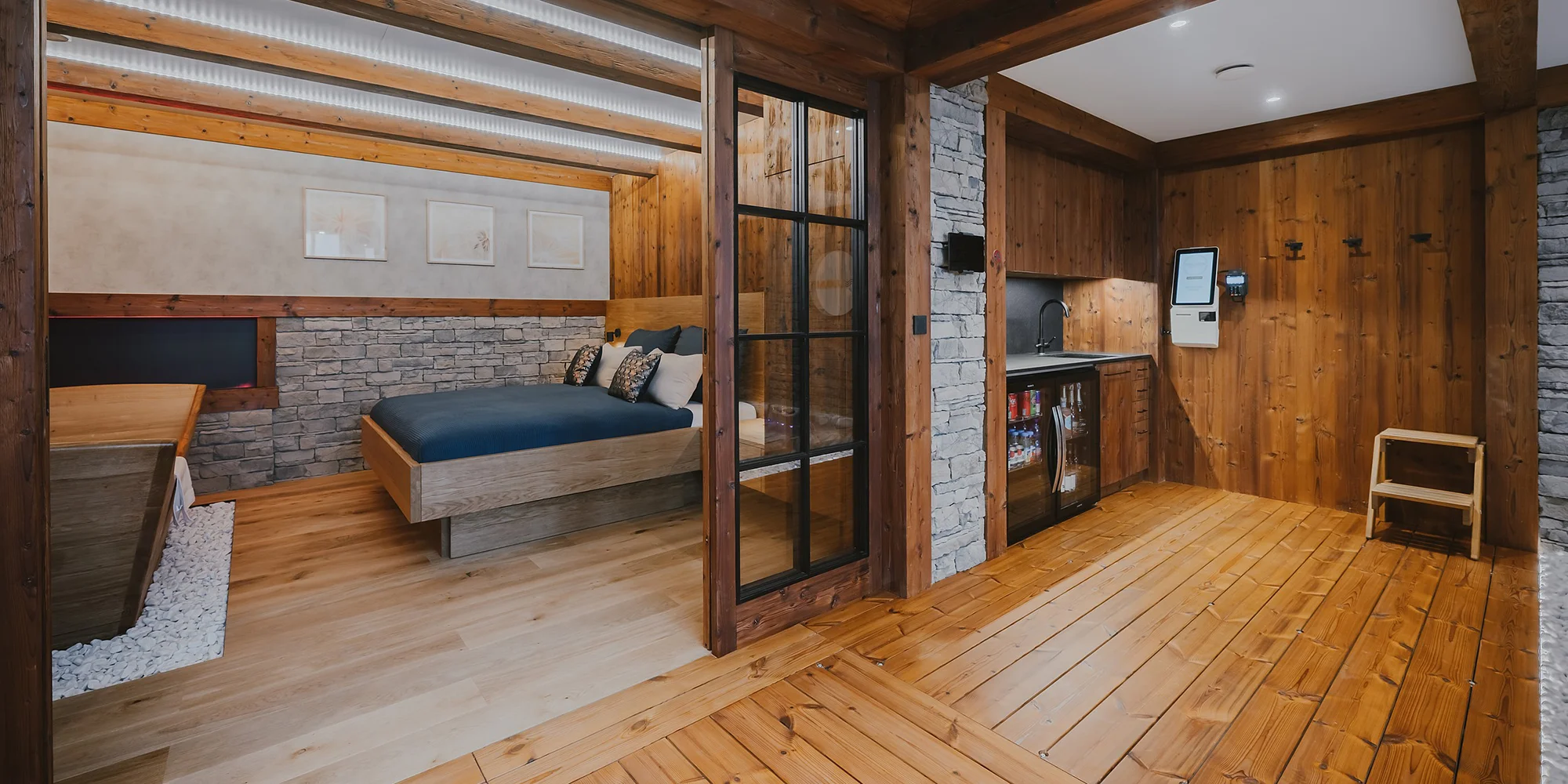 Privátní wellness pro 2-4 osoby: sauna, vířivka, dubová vana i krb na 2-3 hodiny nebo celou noc