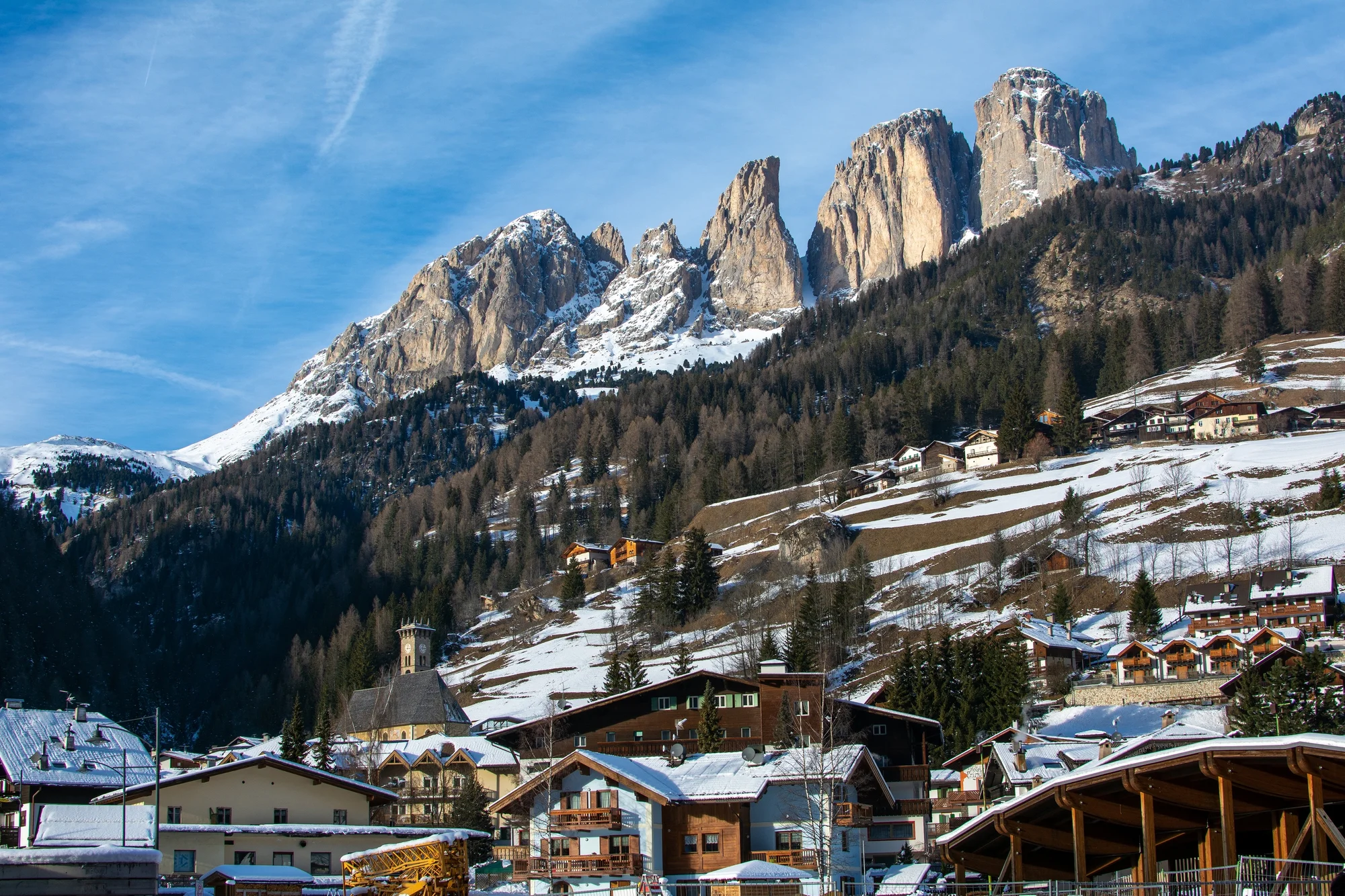 Dovolená v Dolomitech ve Val di Fassa: snídaně či polopenze, neomezený wellness i skibus