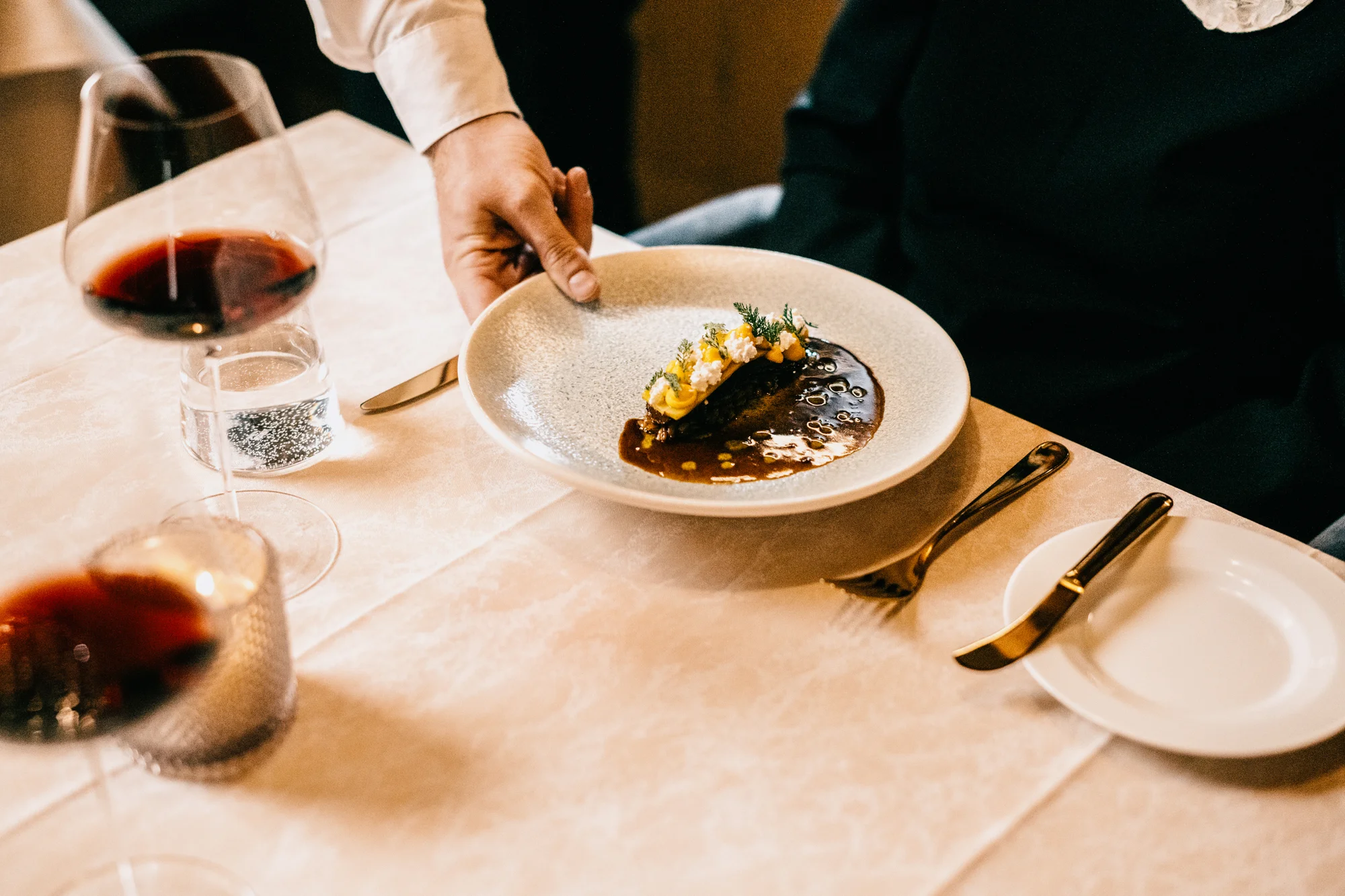 4* Superior hotel v Tyrolsku u sjezdovky: strava z restaurace s 1 michelinskou hvězdou i wellness
