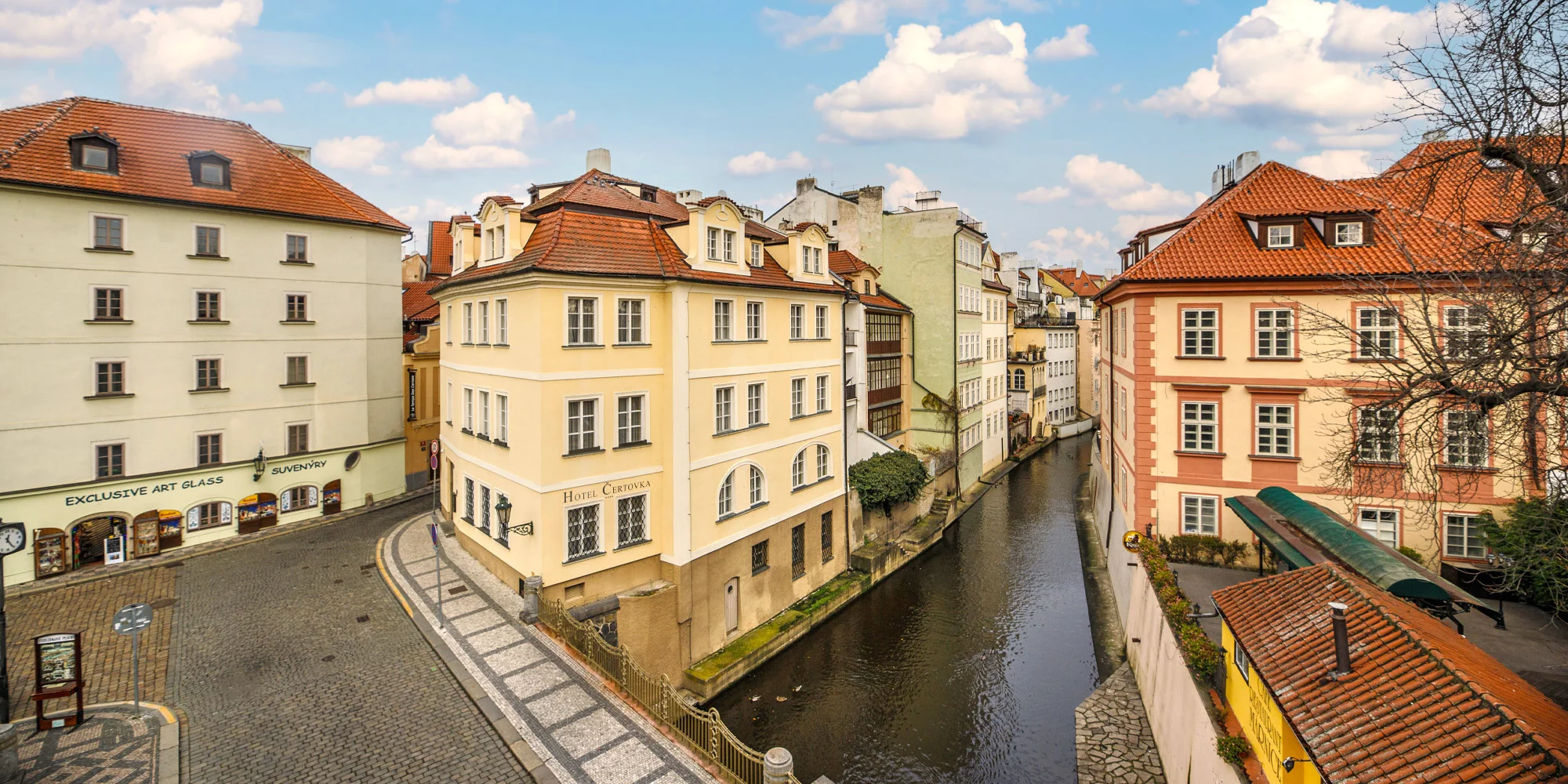 Ubytování v samém srdci Prahy se snídaní: hotel přímo u Čertovky a Karlova mostu