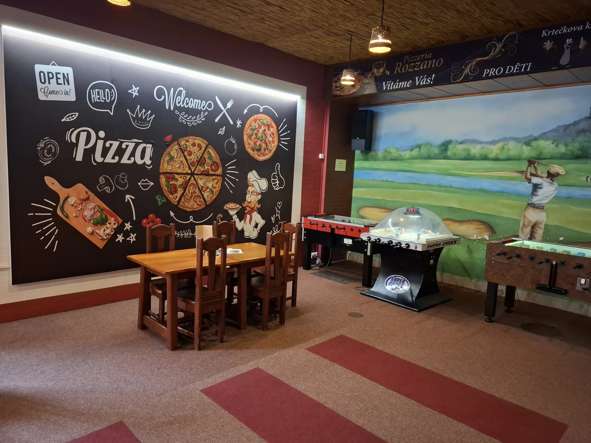 Bowling s pizzou, řízky či kuřecími křídly nebo žebry až pro 8 osob