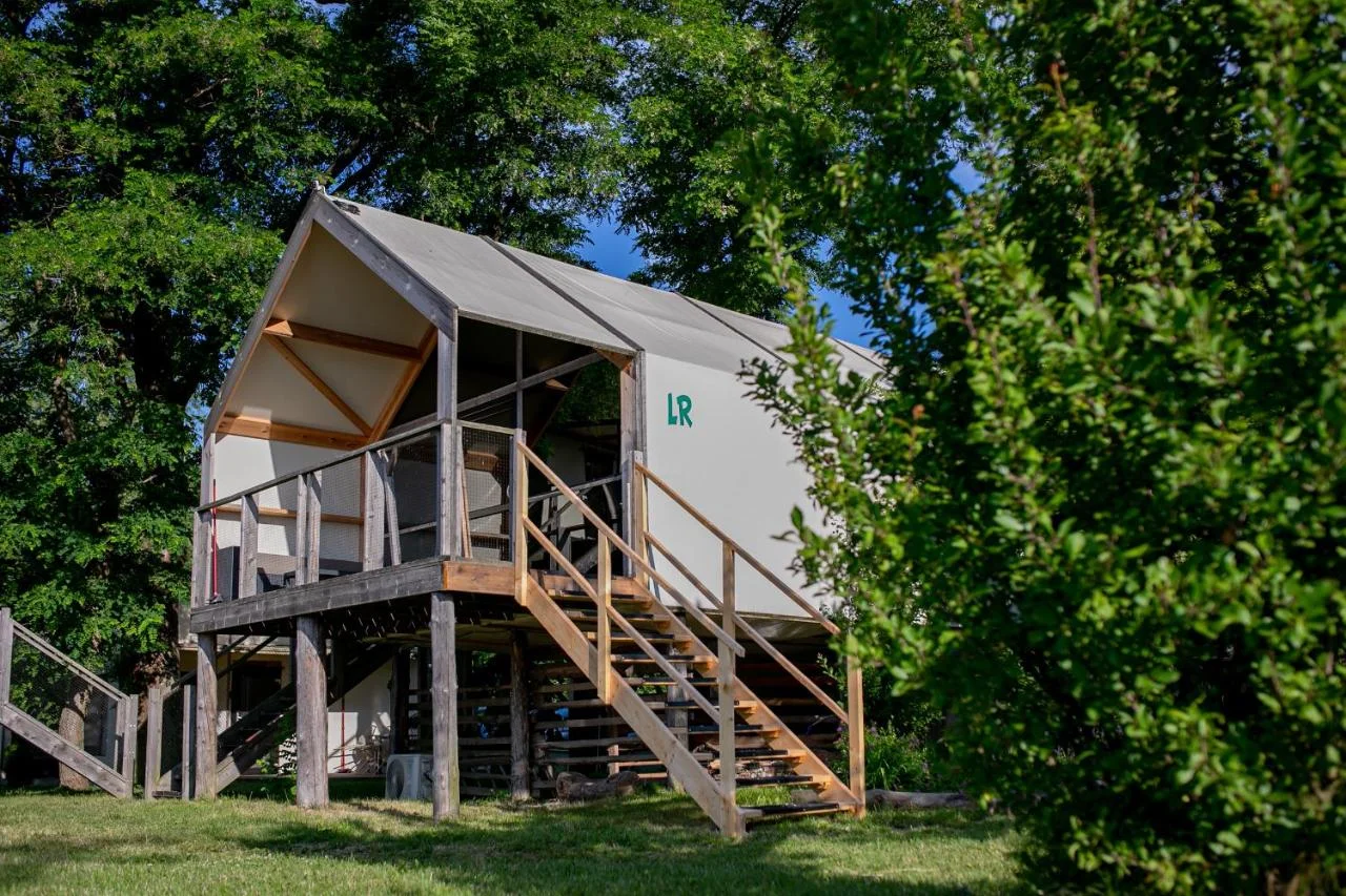 Glamping u jezera Jamno a u Baltu: bez jídla či se snídaní, spousta aktivit i domky s vlastním wellness