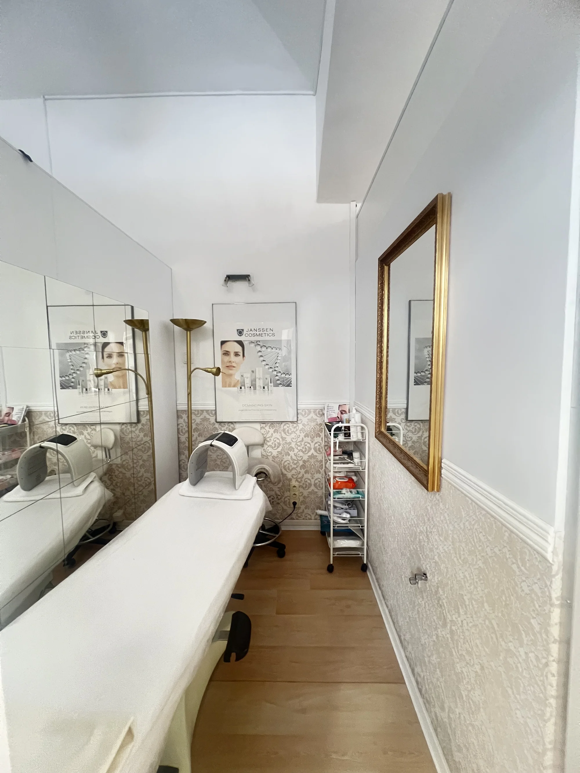 Rozmazlete svou pleť: liftingová péče a hloubkové čištění vč. ampule kyseliny hyaluronové