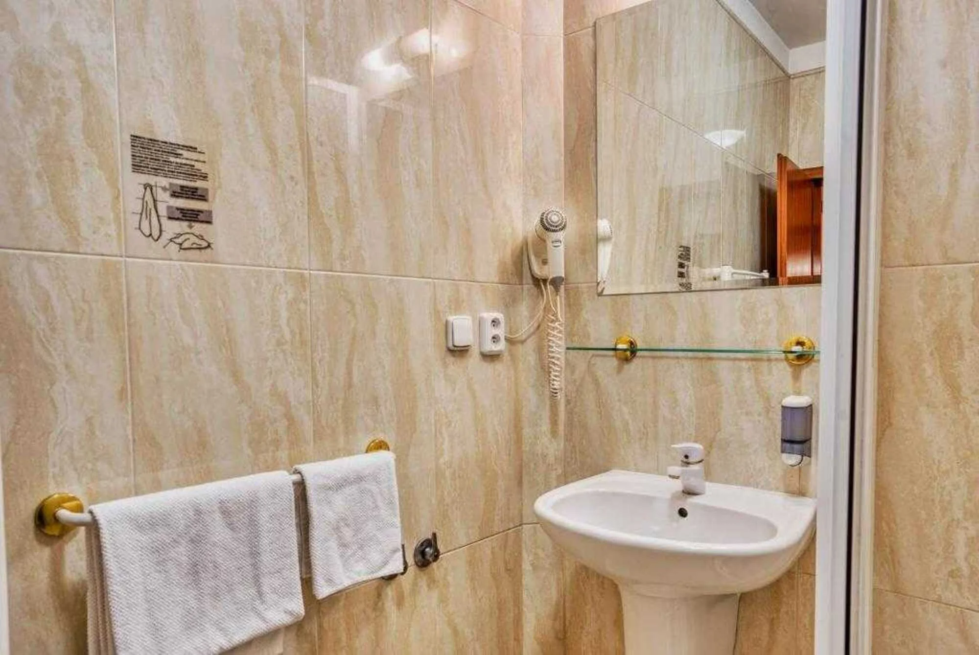 Pobyt v centru Chomutova: historický hotel se snídaní nebo polopenzí