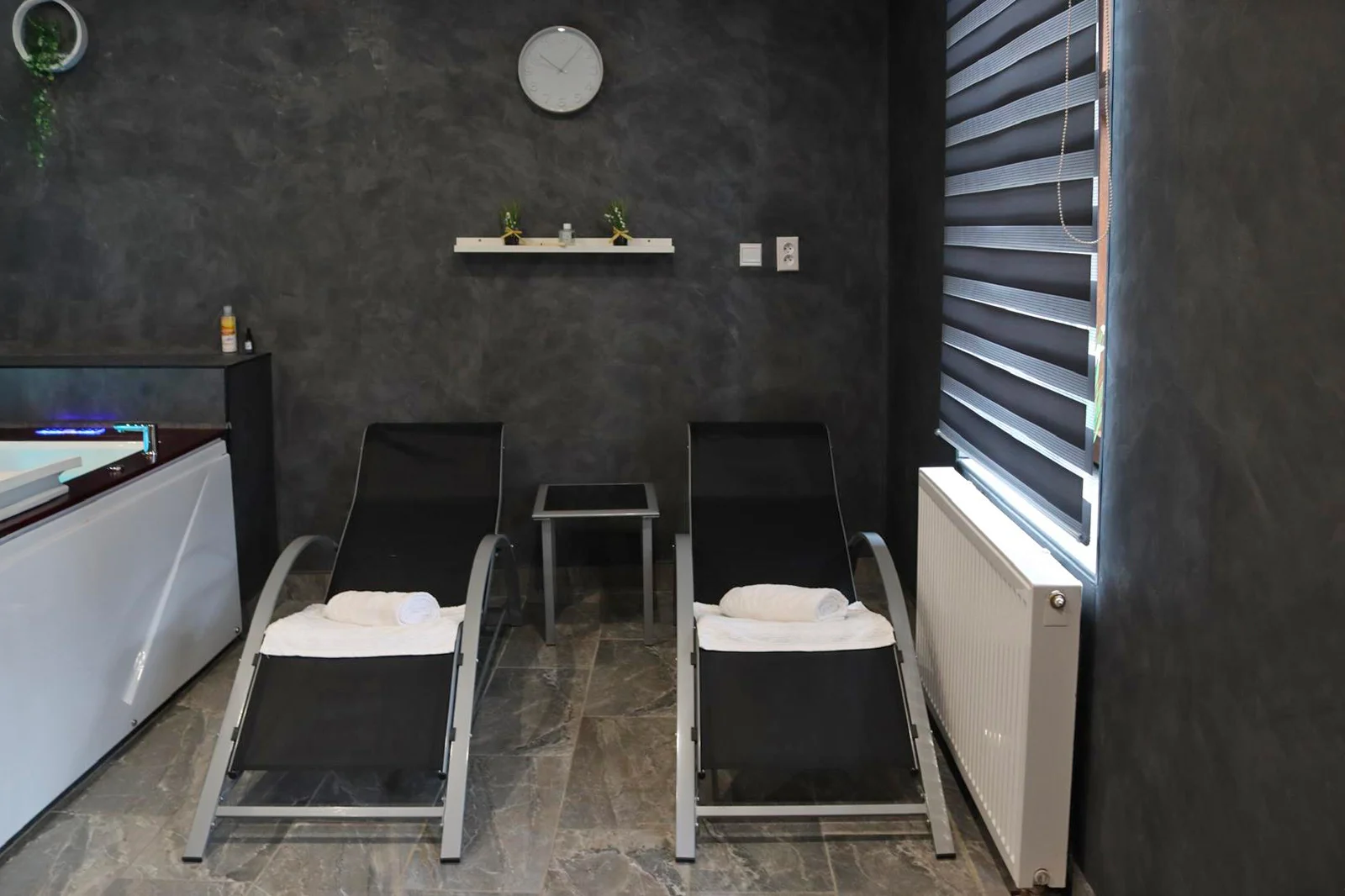 Privátní wellness Honezovice: sauna a hydromasážní vana pro dva na 1 až 6 hodin