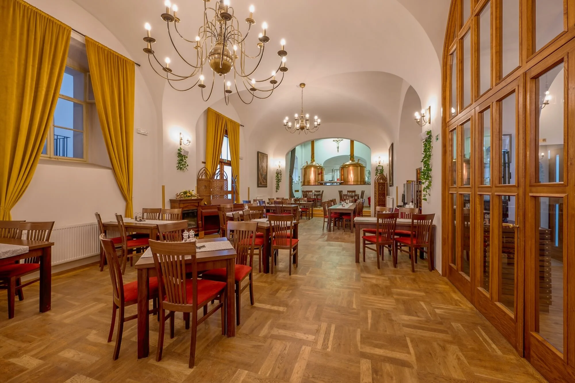 Pečená hovězí žebra s chlebem a klášterní pivo pro 1 nebo 2 osoby