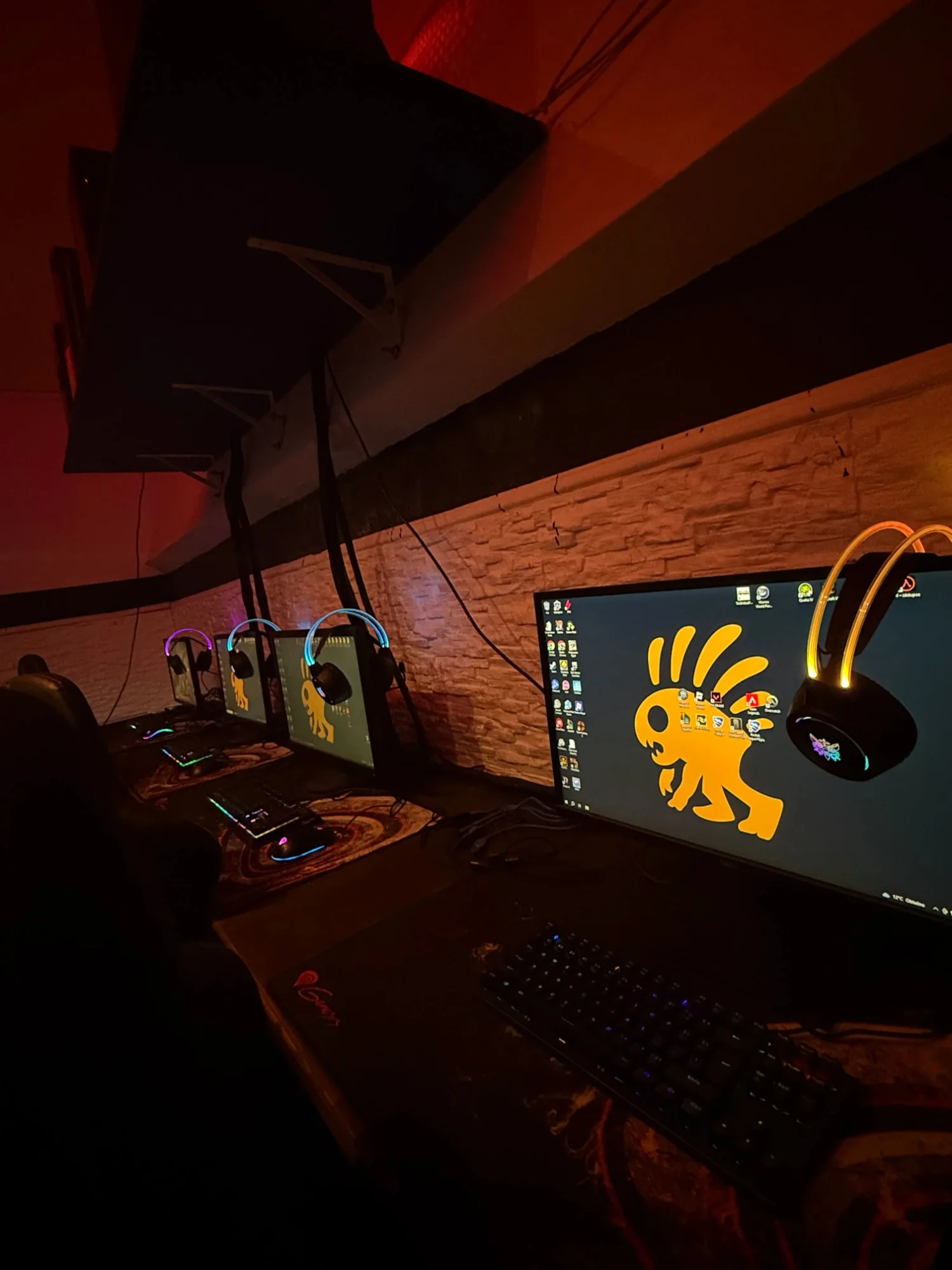 Herní doupě v Hradci: počítačové hry, popcorn a nápoje dle výběru až pro 5 osob