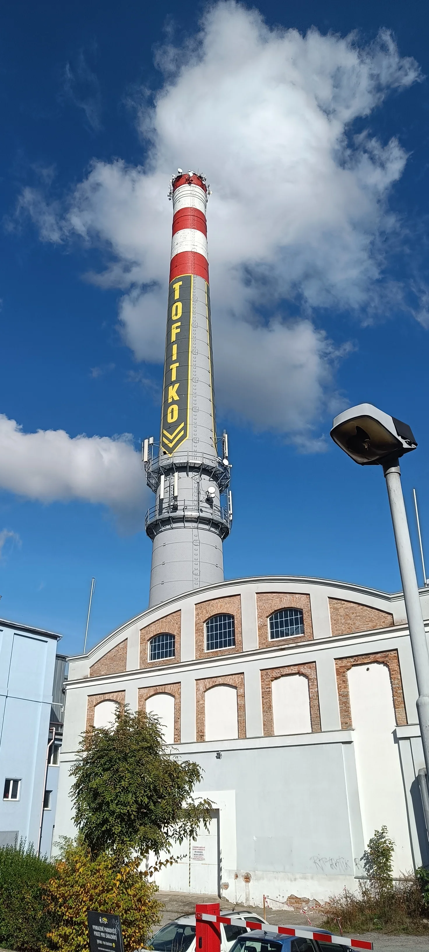 Kosmetická péče pro dámy i pány: kolagenové nitě, fotonový laser i spikule