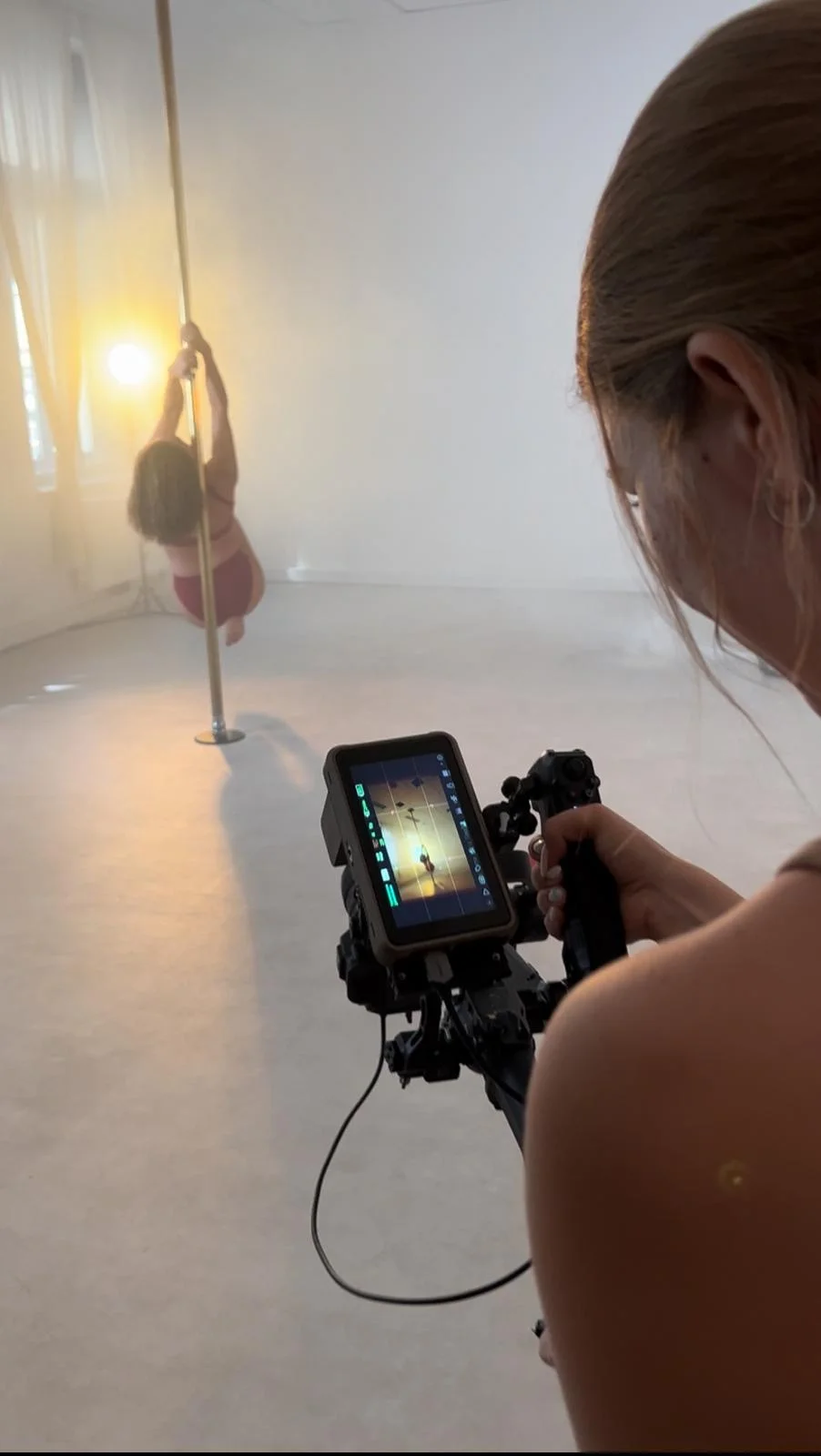 Zažijte pole dance a staňte se hvězdou: příprava na focení, soukromá lekce nebo kurz včetně natáčení