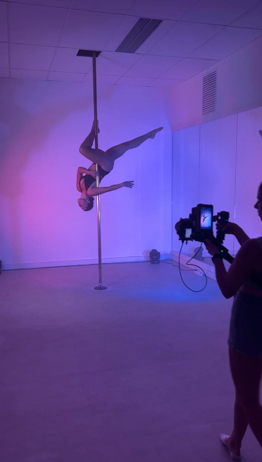 Zažijte pole dance a staňte se hvězdou: příprava na focení, soukromá lekce nebo kurz včetně natáčení