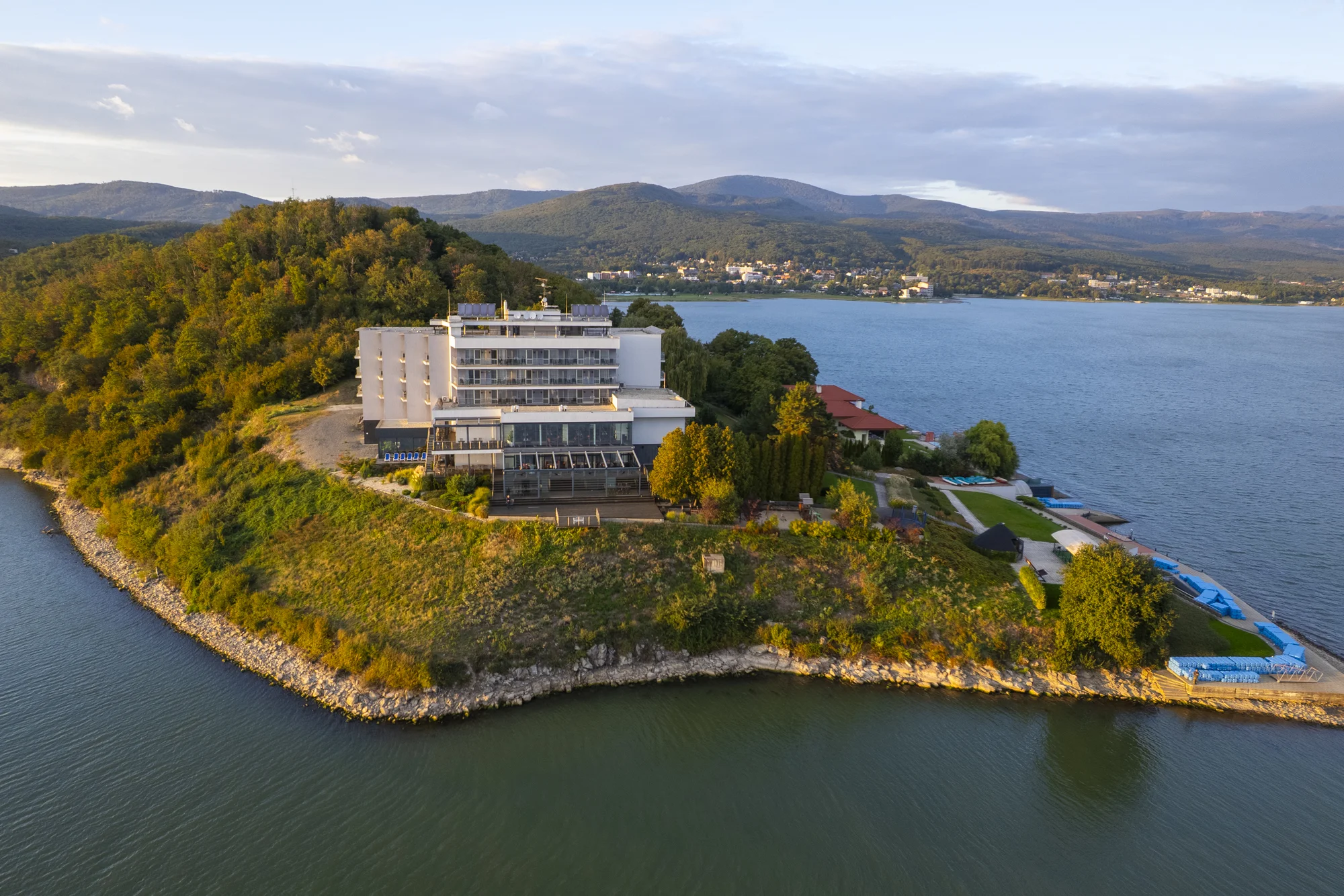 4* hotel na břehu Zemplínské šíravy: wellness, polopenze i neomezená konzumace vína