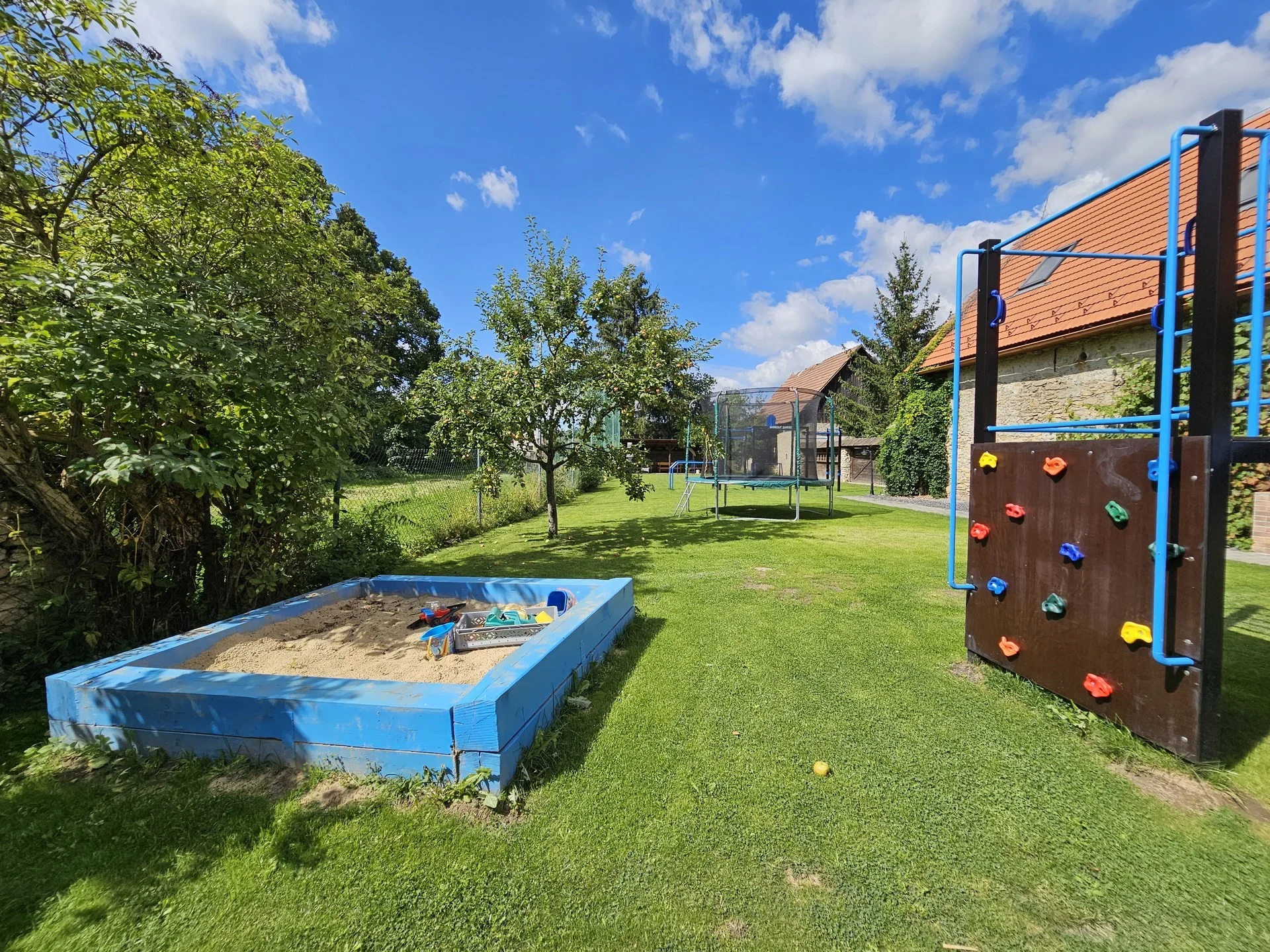 Pobyt v apartmánech na Liptově s výhledem na Kriváň, malým wellness a zahradou