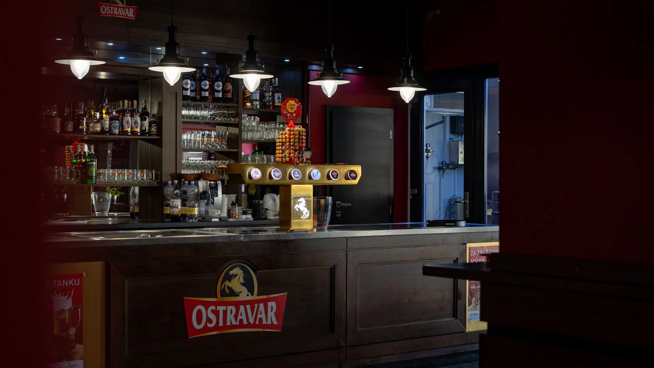 Rodinný oběd v Karviné pro 4 osoby: tříchodové menu včetně polévky a dezertu