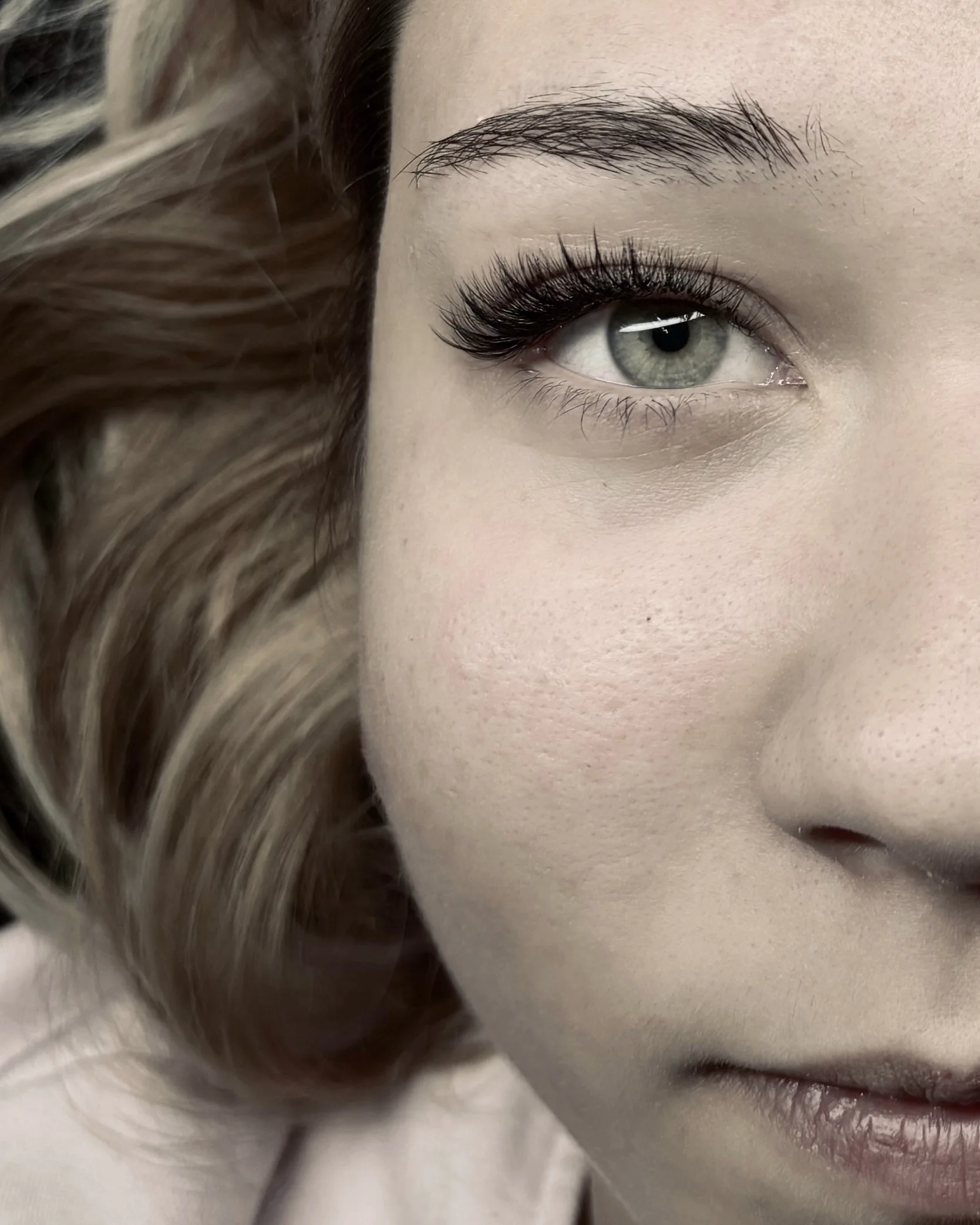 Profesionální prodloužení a zhuštění řas: metoda Classic, Volume, Wispy nebo Wet Look