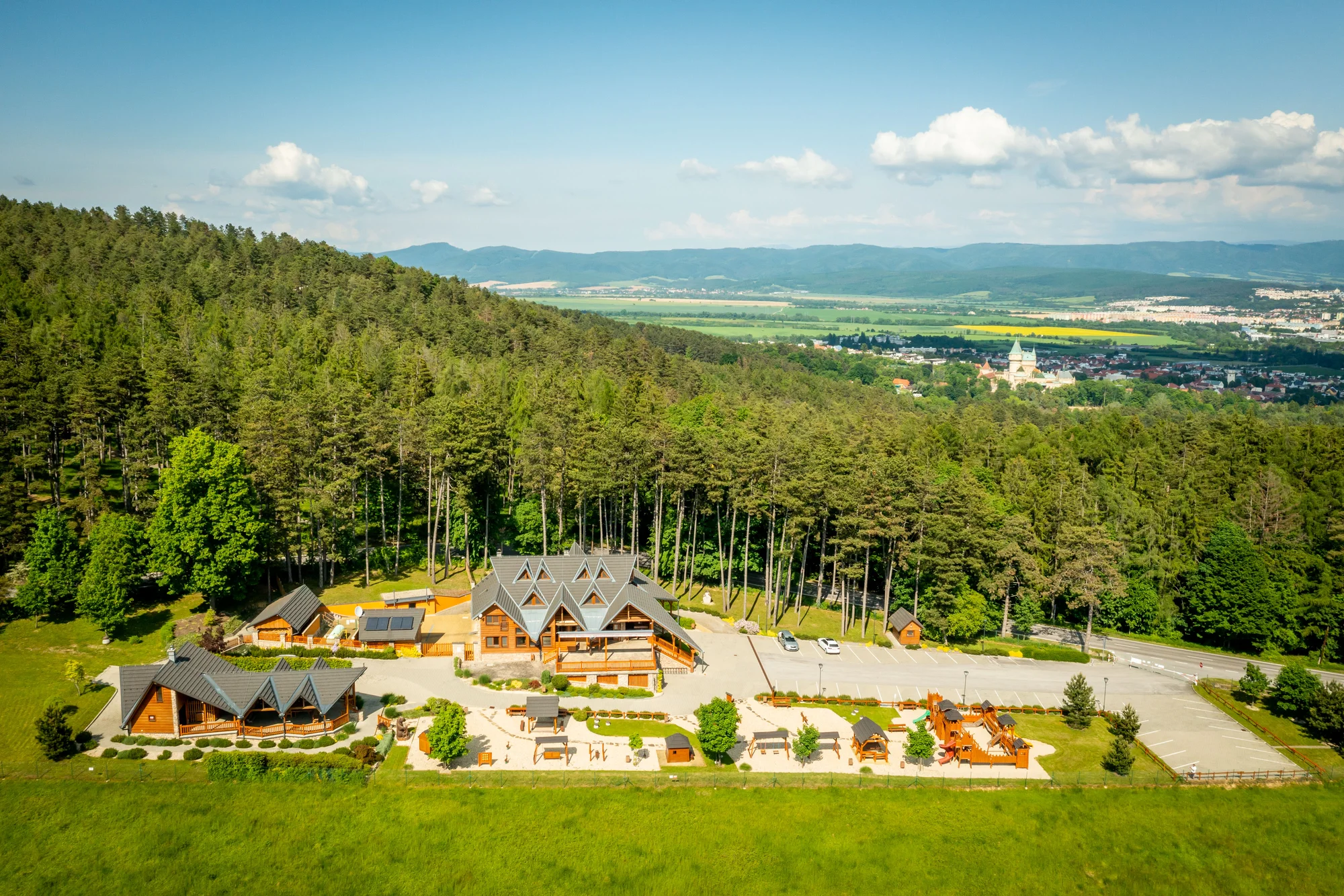 Útulné apartmány u Bojnic: relax na venkově, výhled na hory a čerstvé pečivo k snídani