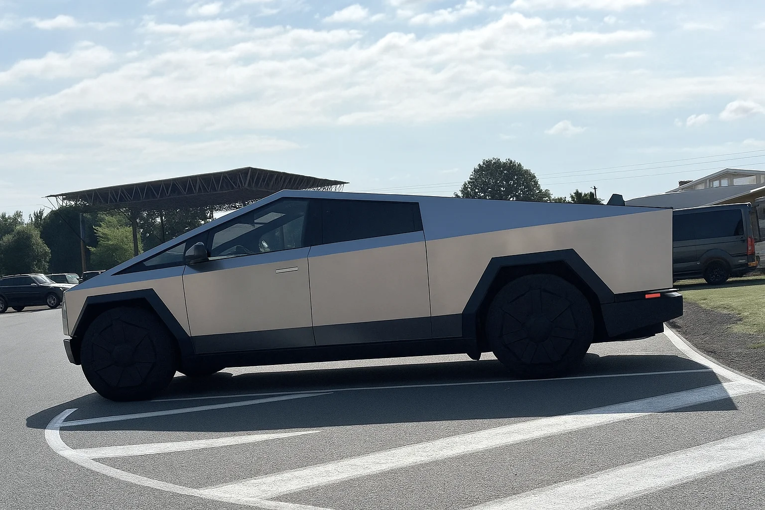 Řidičem či spolujezdcem ve voze Tesla Cybertruck: 1 až 3 kola s instruktorem