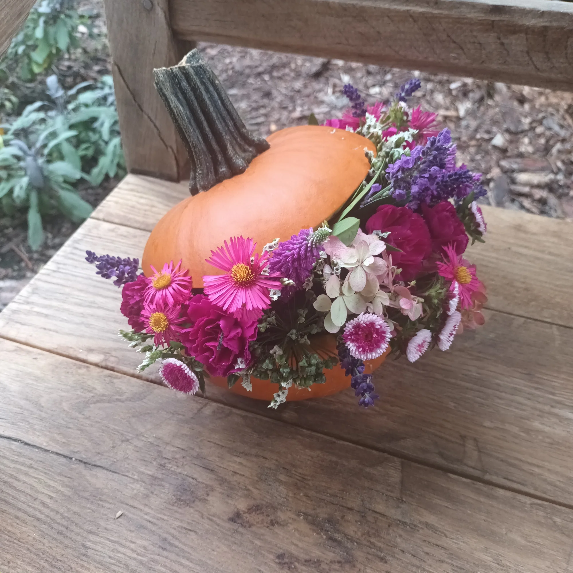 3hod. floristický kurz v Karlíně dle výběru: kytice, věnce či florální obraz