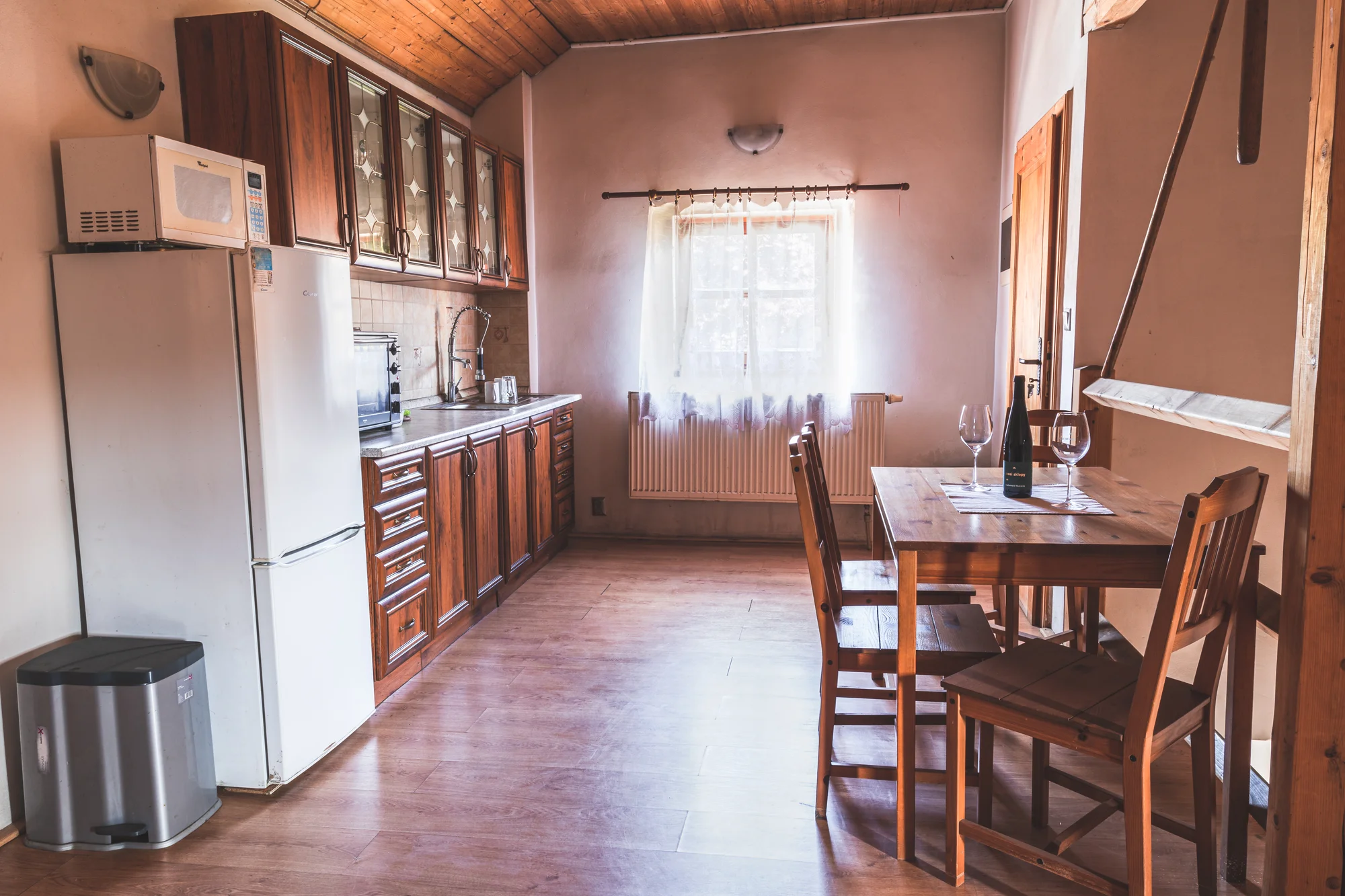 Pobyt na farmě s koňmi, prasátky i ovcemi kousek od Mosteckého jezera i vč. snídaní