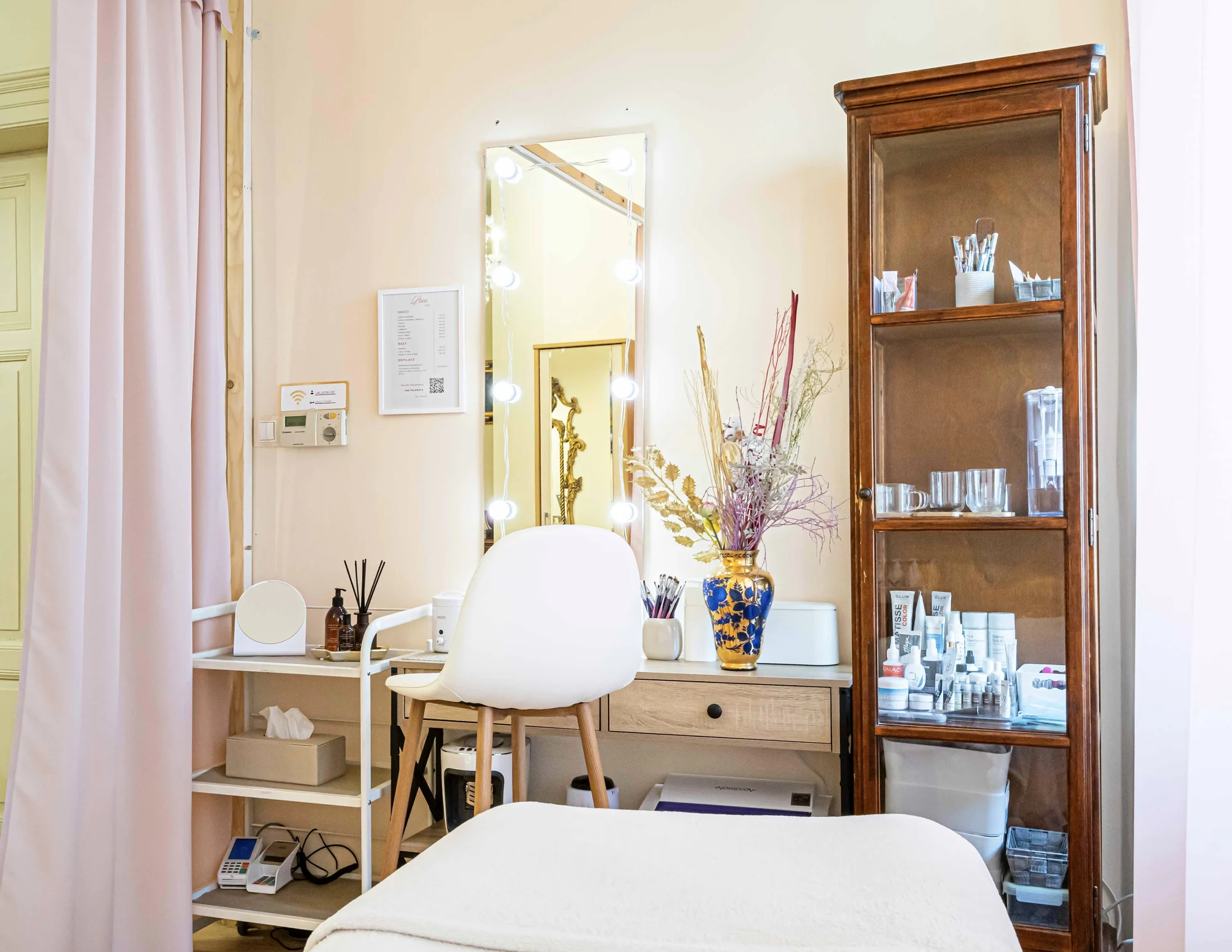 Laminace obočí nebo řas včetně barvení a speciální sérum jako dárek