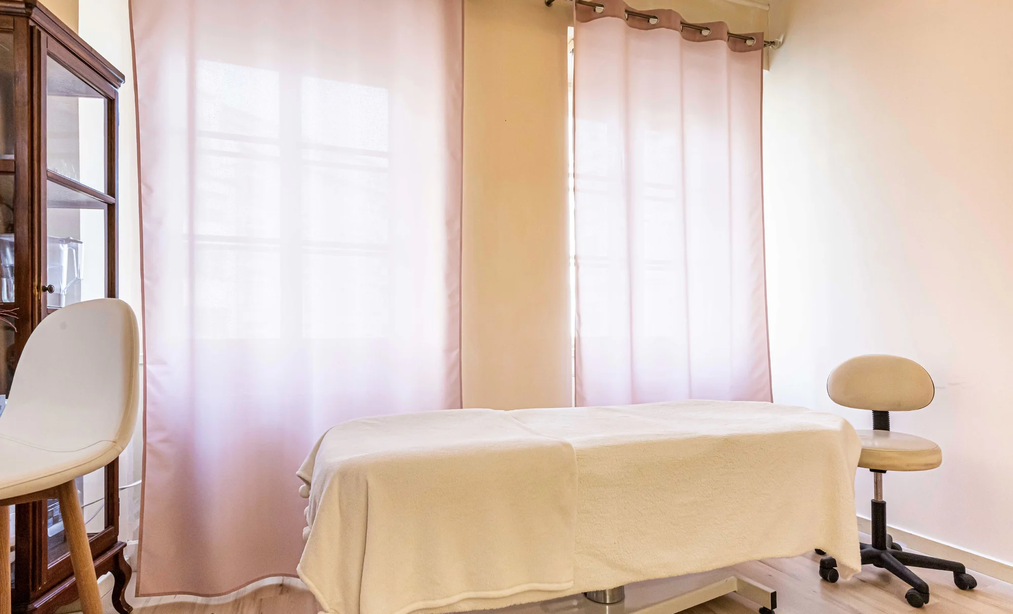 Laminace obočí nebo řas včetně barvení a speciální sérum jako dárek