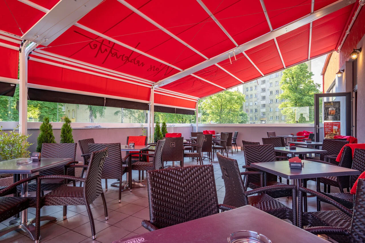 Rodinný oběd v Karviné pro 4 osoby: tříchodové menu včetně polévky a dezertu