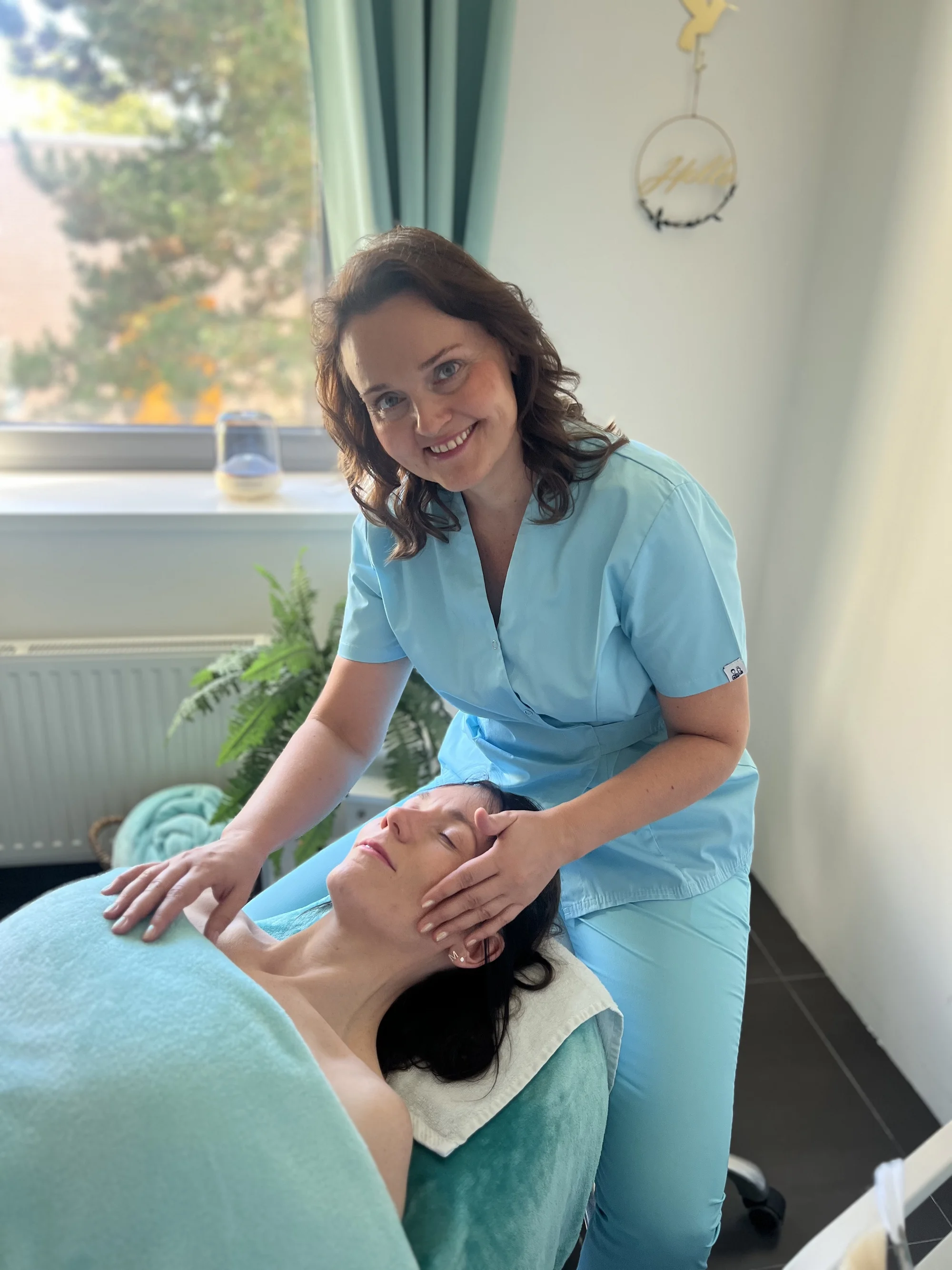 Jemný chemický peeling s AHA kyselinami nebo luxusní Golden Glow Ritual