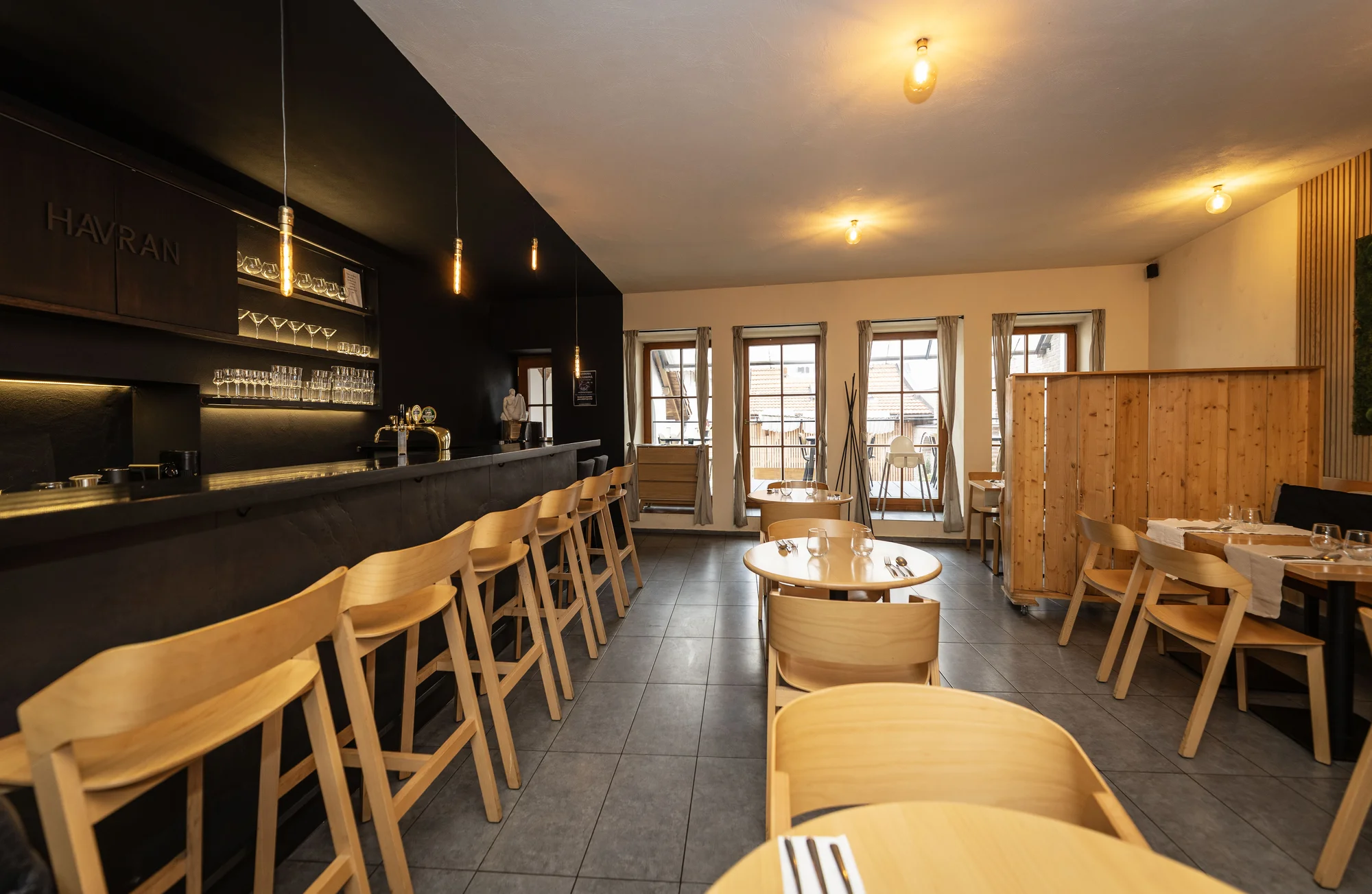 Degustační asijské menu v Litomyšli pro 2 osoby: polévka phở, krevety, knedlíčky gyoza a další