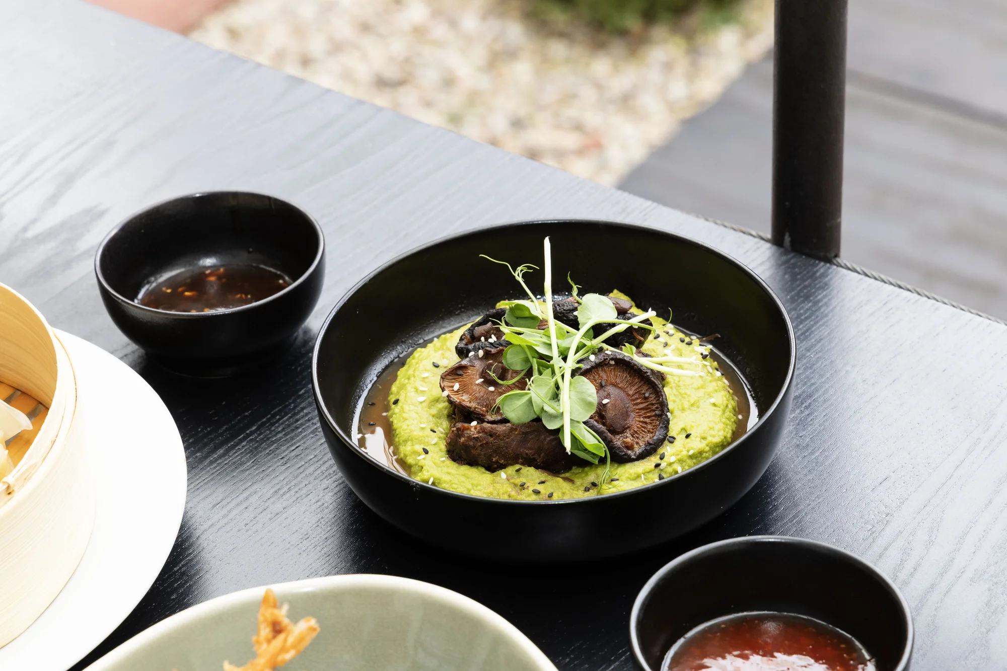 Degustační asijské menu v Litomyšli pro 2 osoby: polévka phở, krevety, knedlíčky gyoza a další