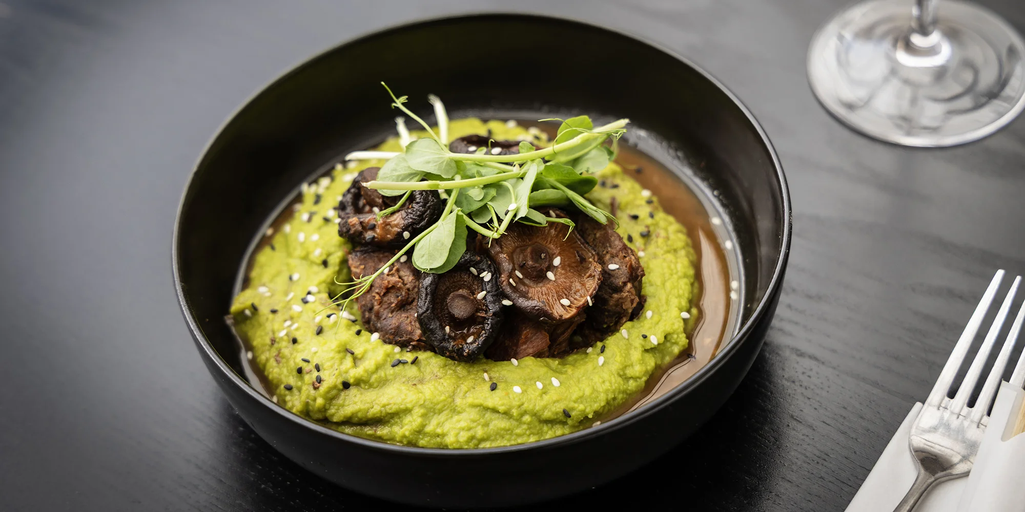 Degustační asijské menu v Litomyšli pro 2 osoby: polévka phở, krevety, knedlíčky gyoza a další