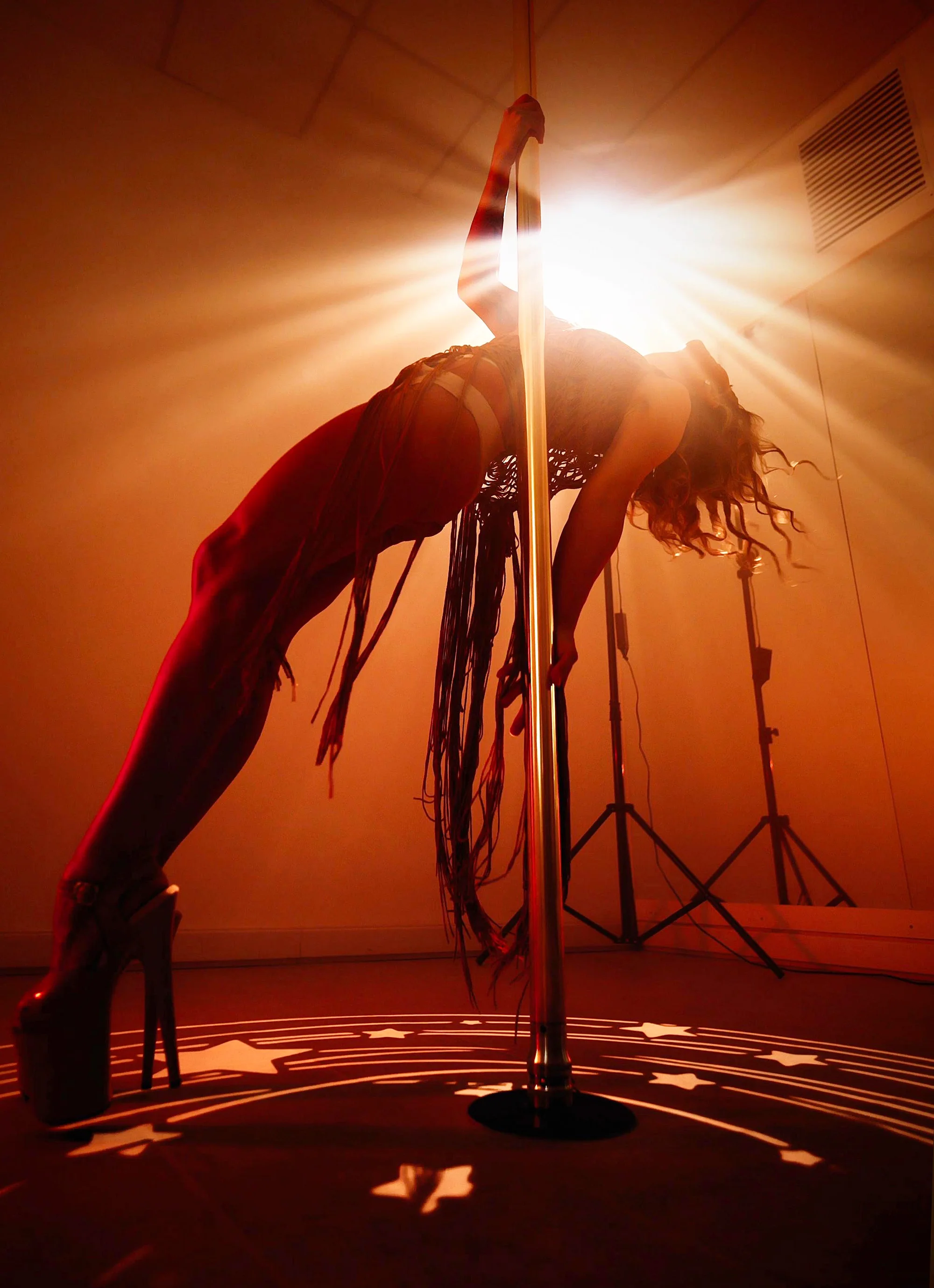 Zažijte pole dance a staňte se hvězdou: příprava na focení, soukromá lekce nebo kurz včetně natáčení