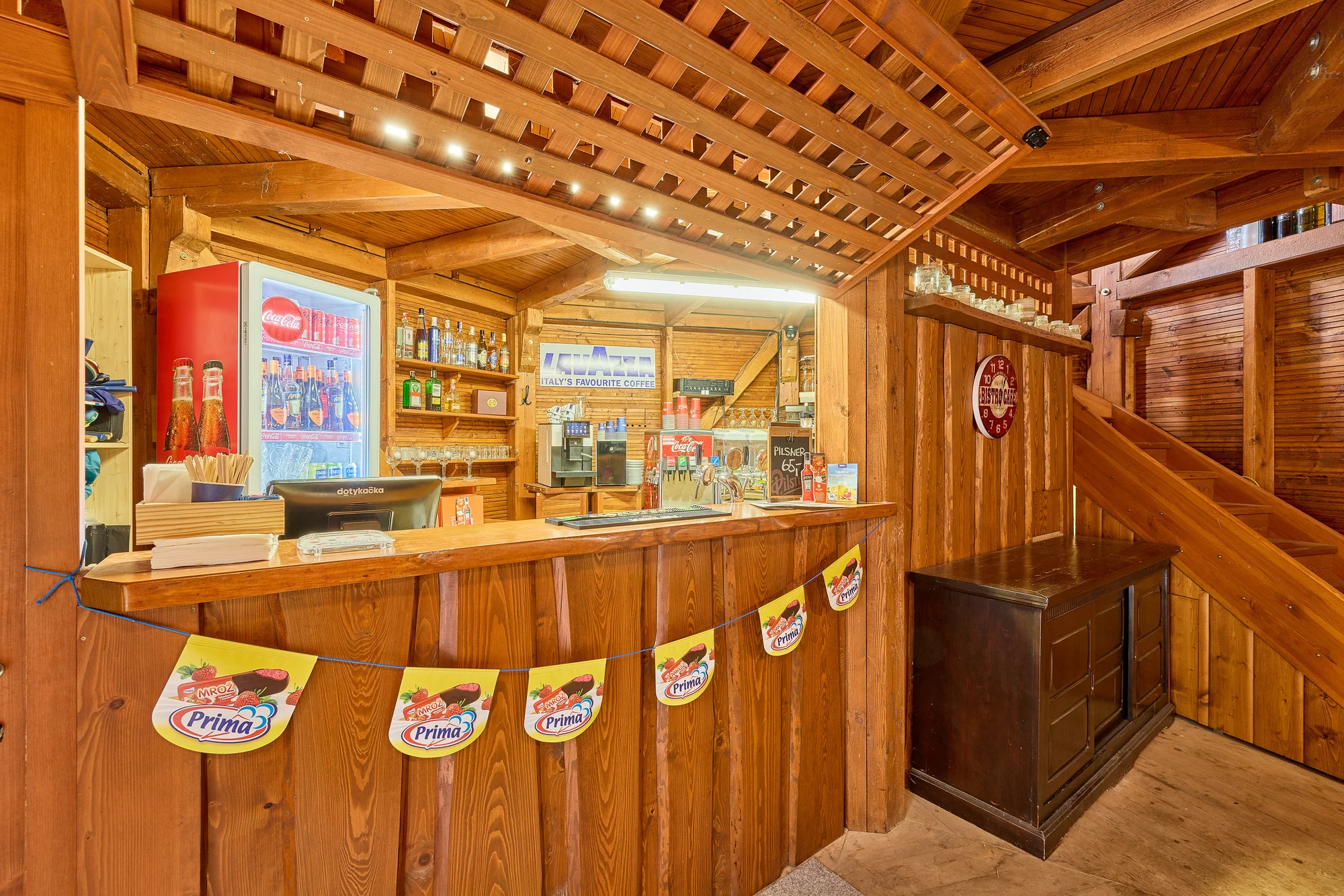 Krásný resort u lesní plovárny v Mladých Bukách na úpatí Krkonoš: koupání, turistika i lyžování na dosah