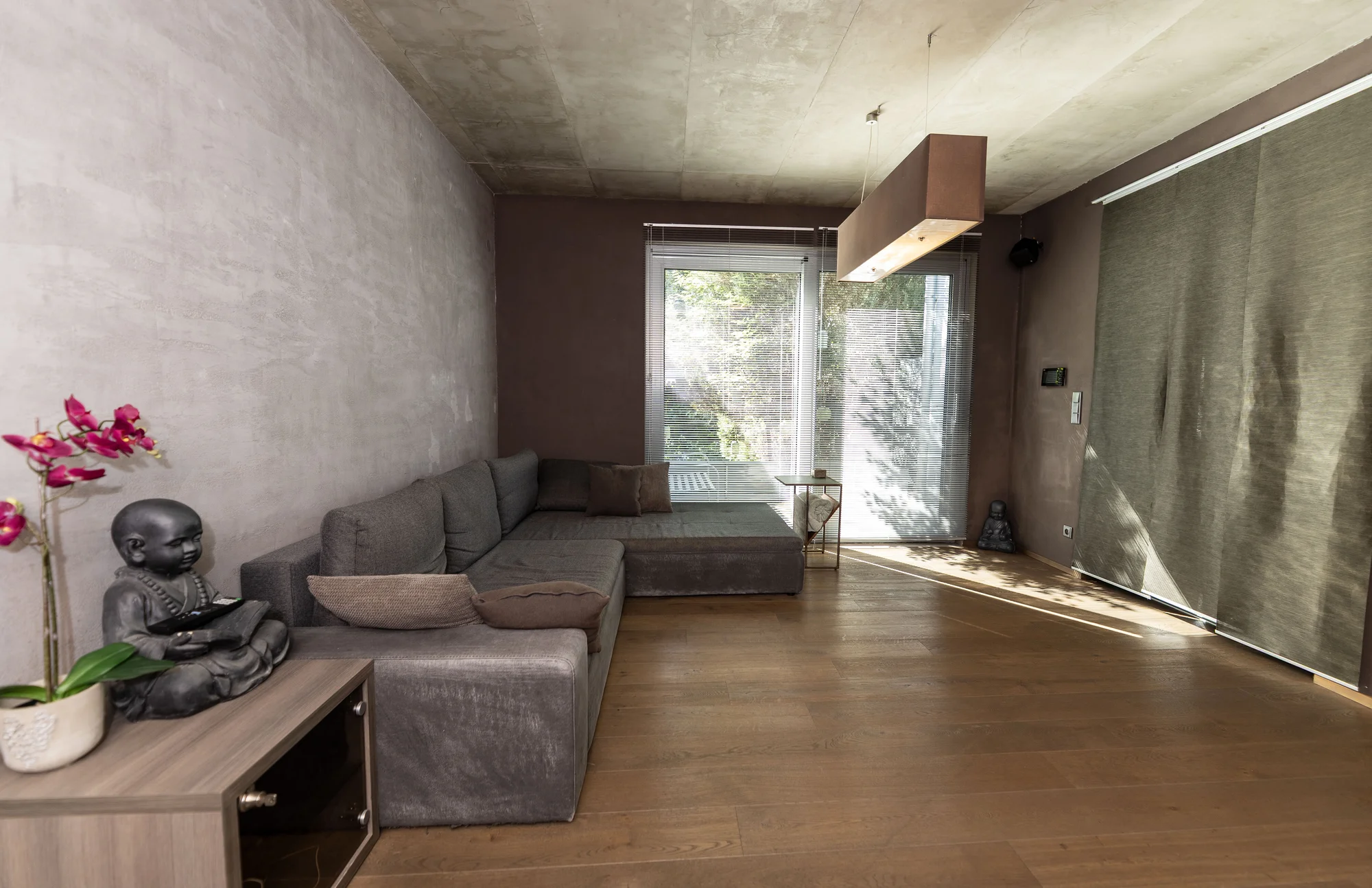 Moderní apartmán s vlastním wellness, bazénem a krbem ve Velkých Popovicích