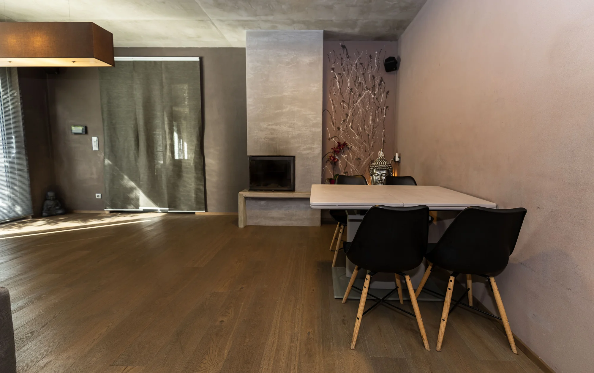 Moderní apartmán s vlastním wellness, bazénem a krbem ve Velkých Popovicích