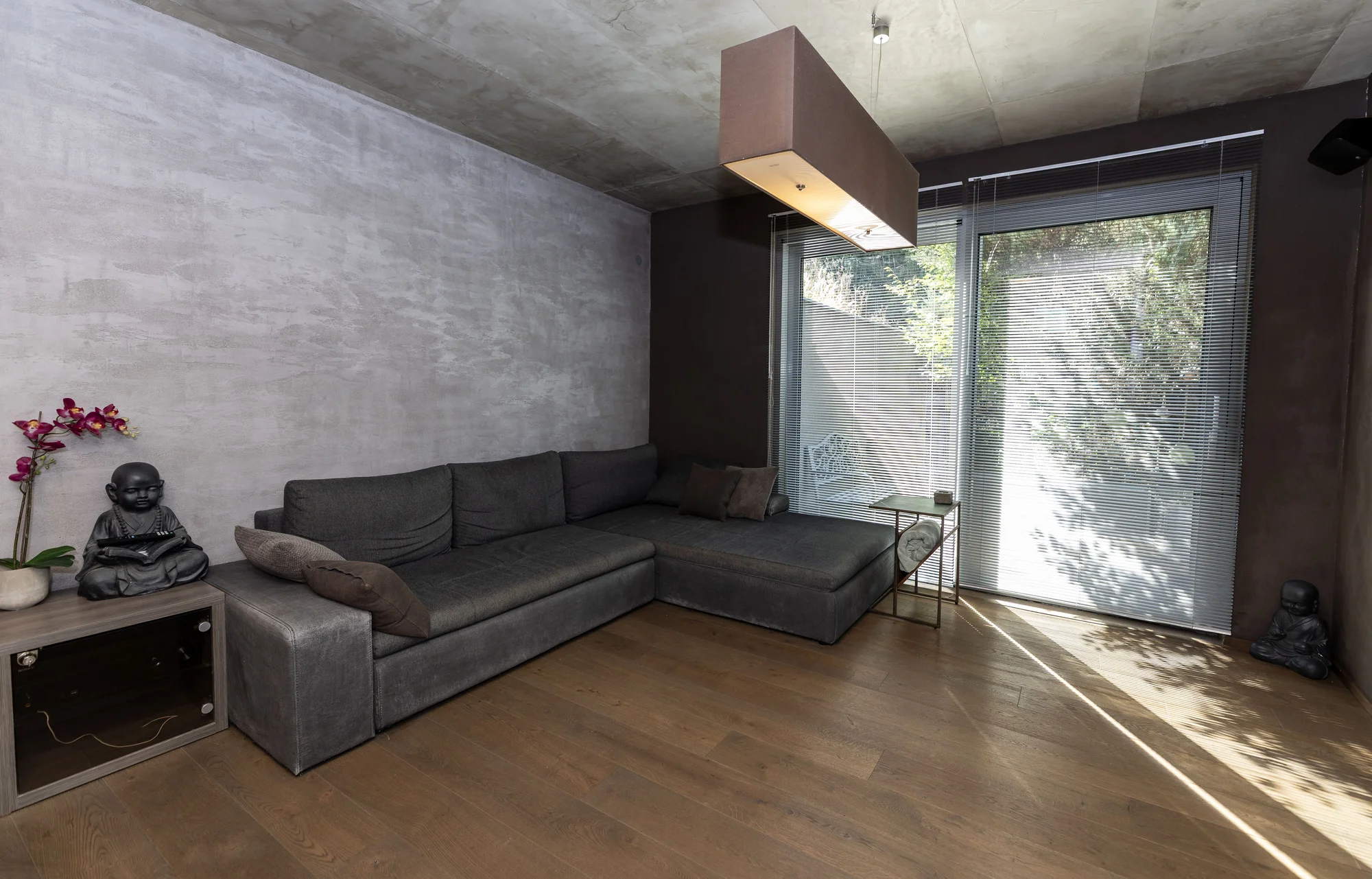 Moderní apartmán s vlastním wellness, bazénem a krbem ve Velkých Popovicích