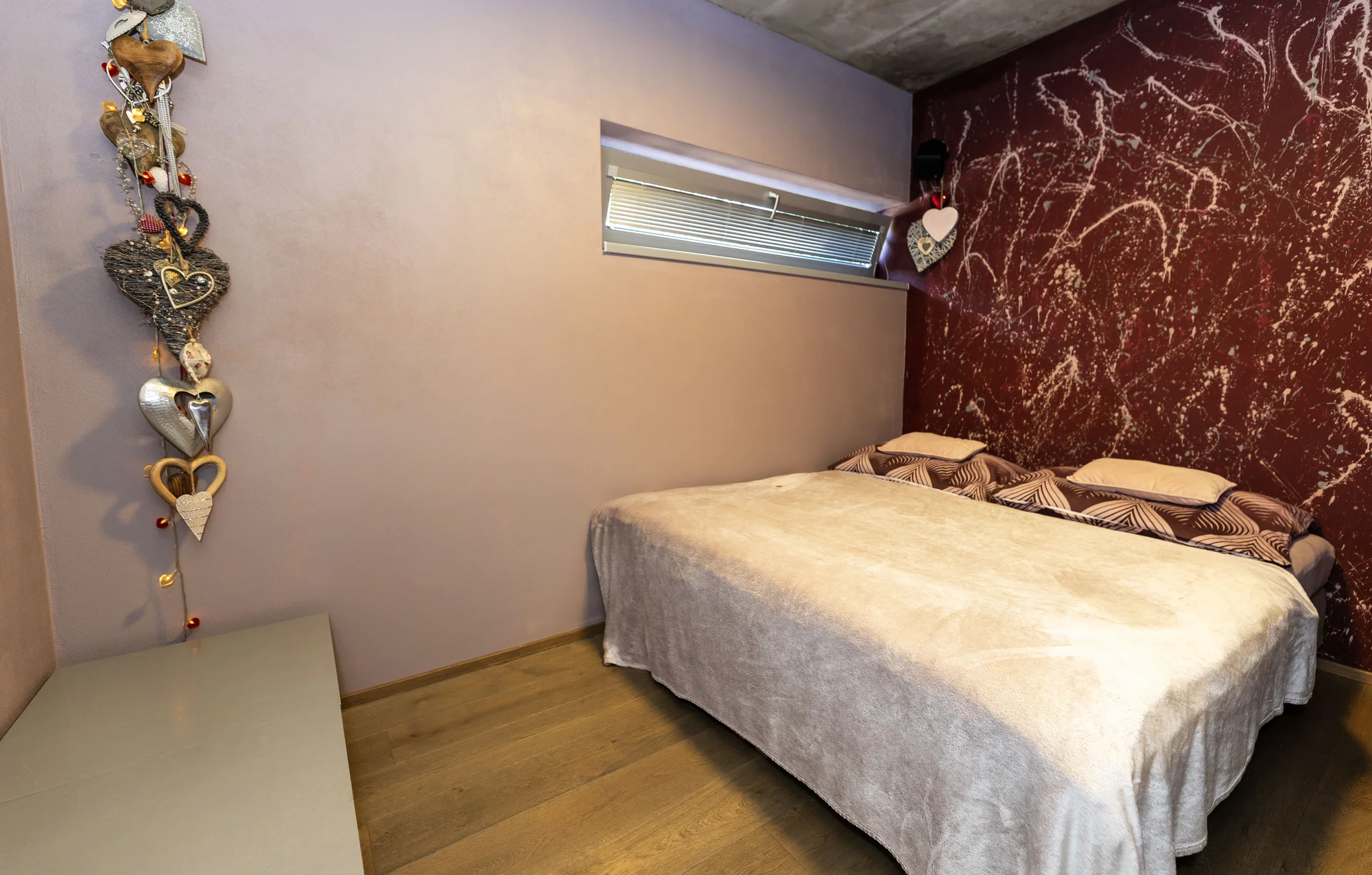 Moderní apartmán s vlastním wellness, bazénem a krbem ve Velkých Popovicích