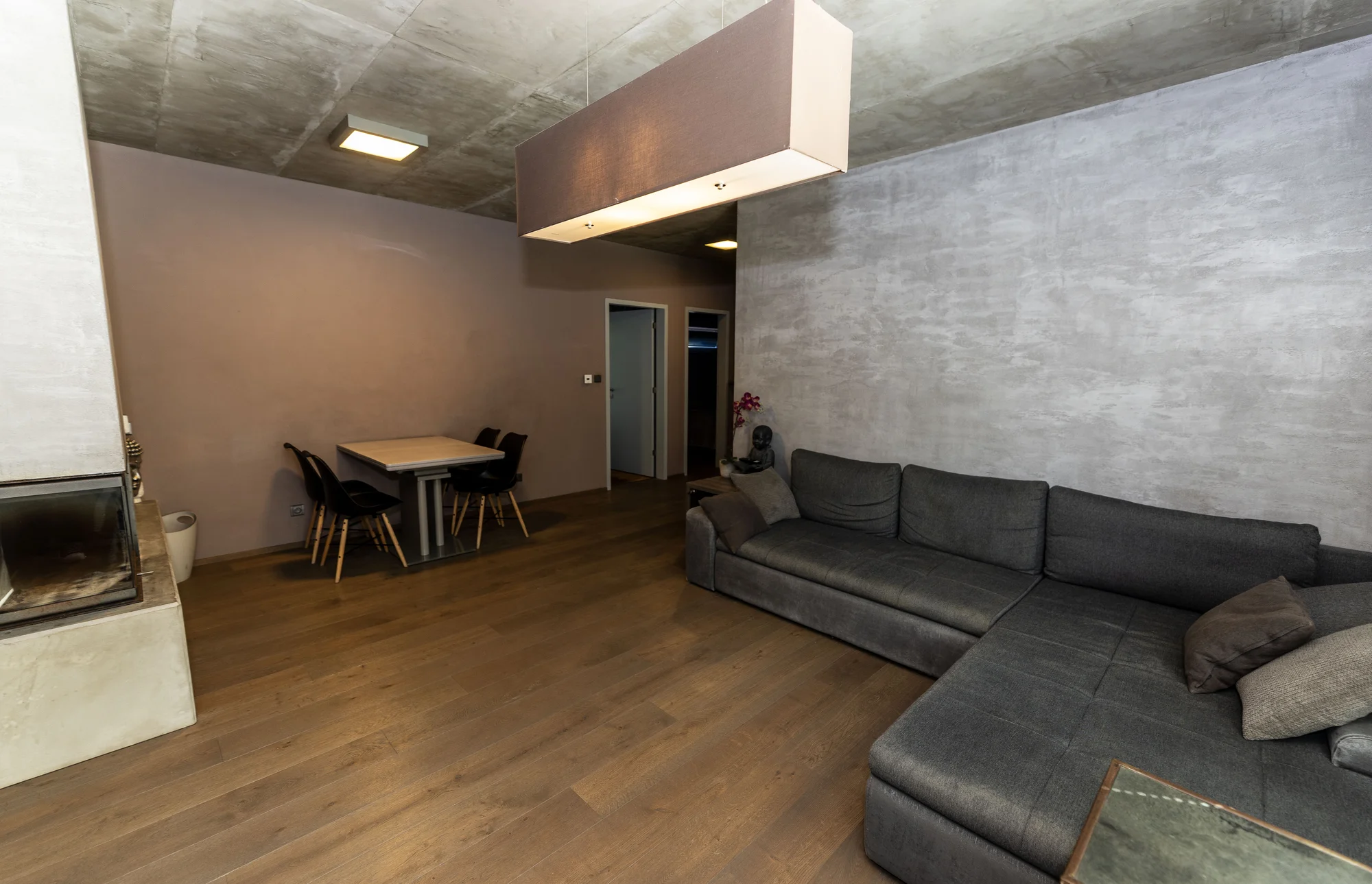 Moderní apartmán s vlastním wellness, bazénem a krbem ve Velkých Popovicích