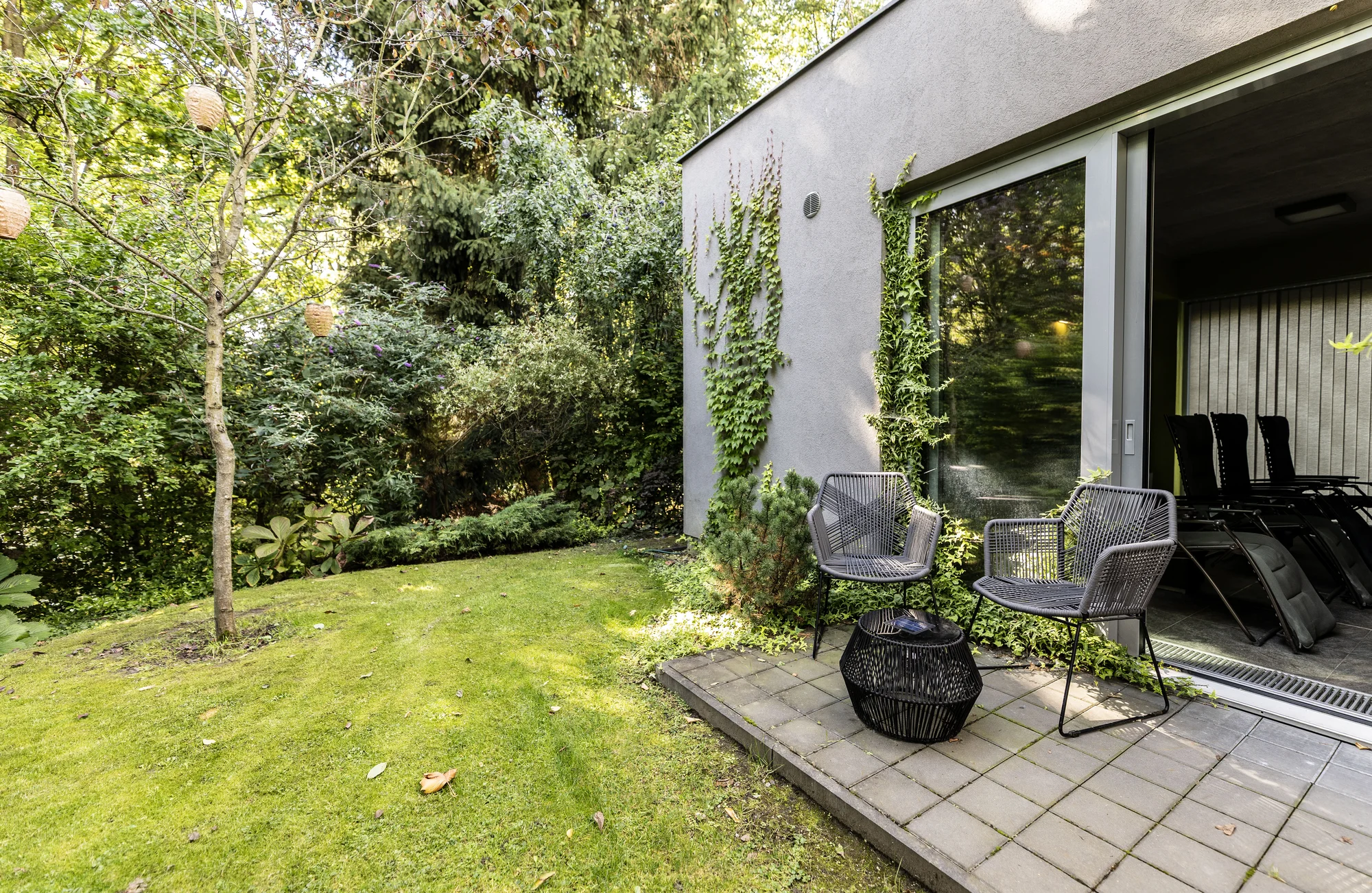 Moderní apartmán s vlastním wellness, bazénem a krbem ve Velkých Popovicích