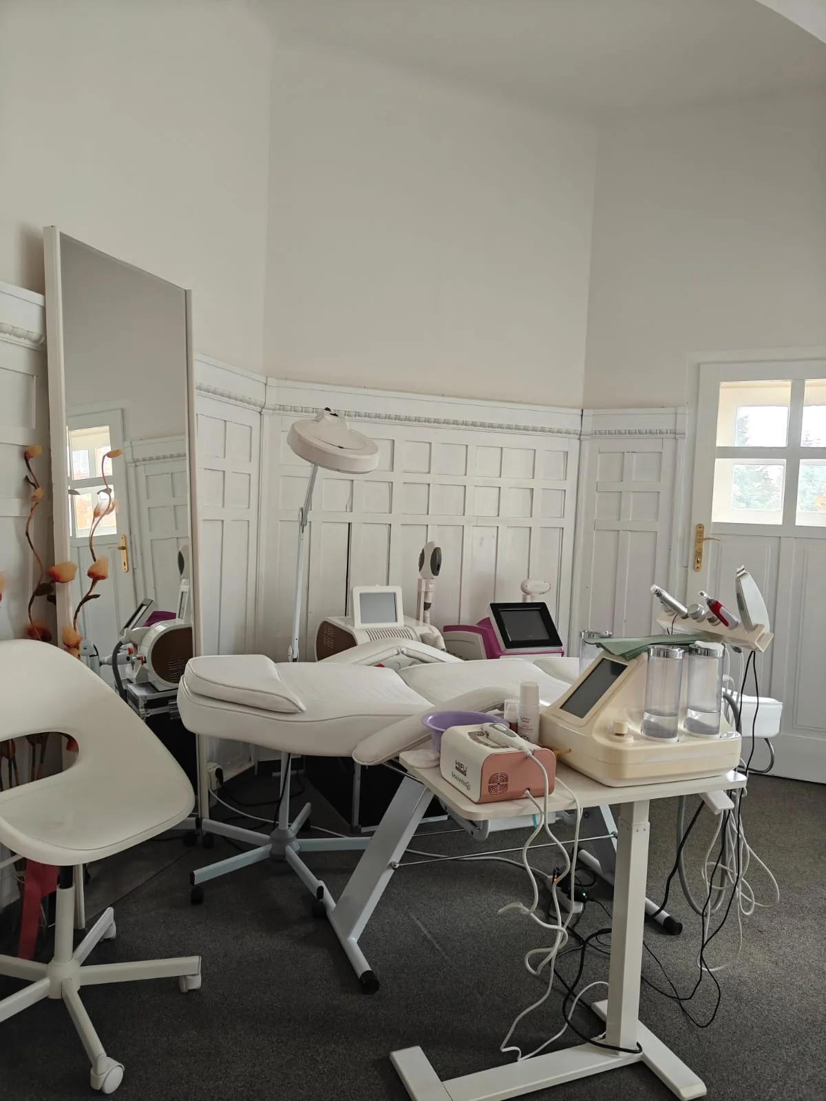 Profesionální péče o pleť a tělo: přístrojová anticelulitidní masáž nebo IPL omlazení