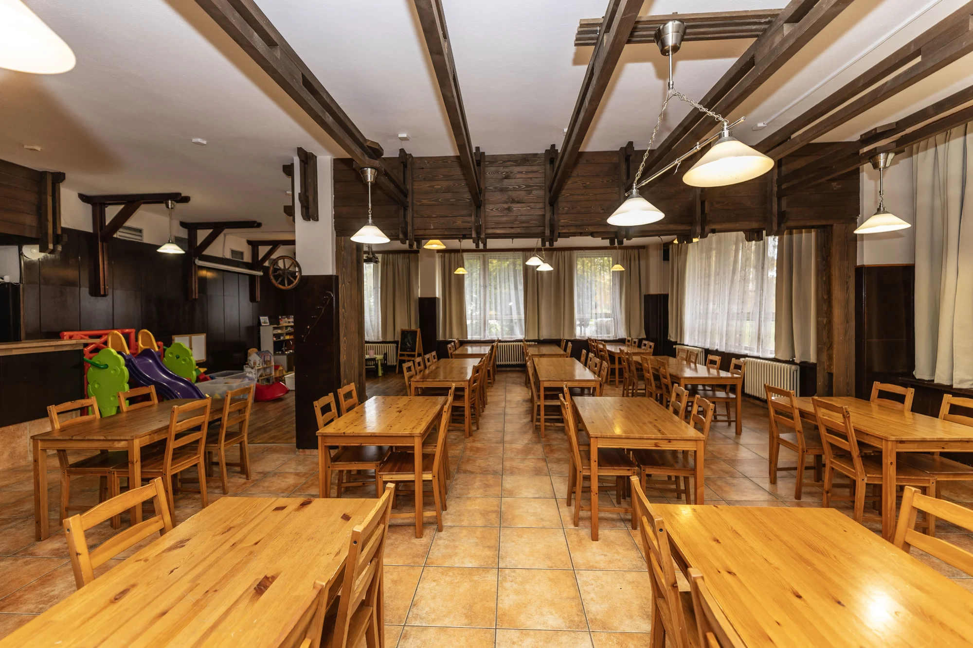 Aktivní rodinná dovolená u Adršpachu se snídaní nebo polopenzí