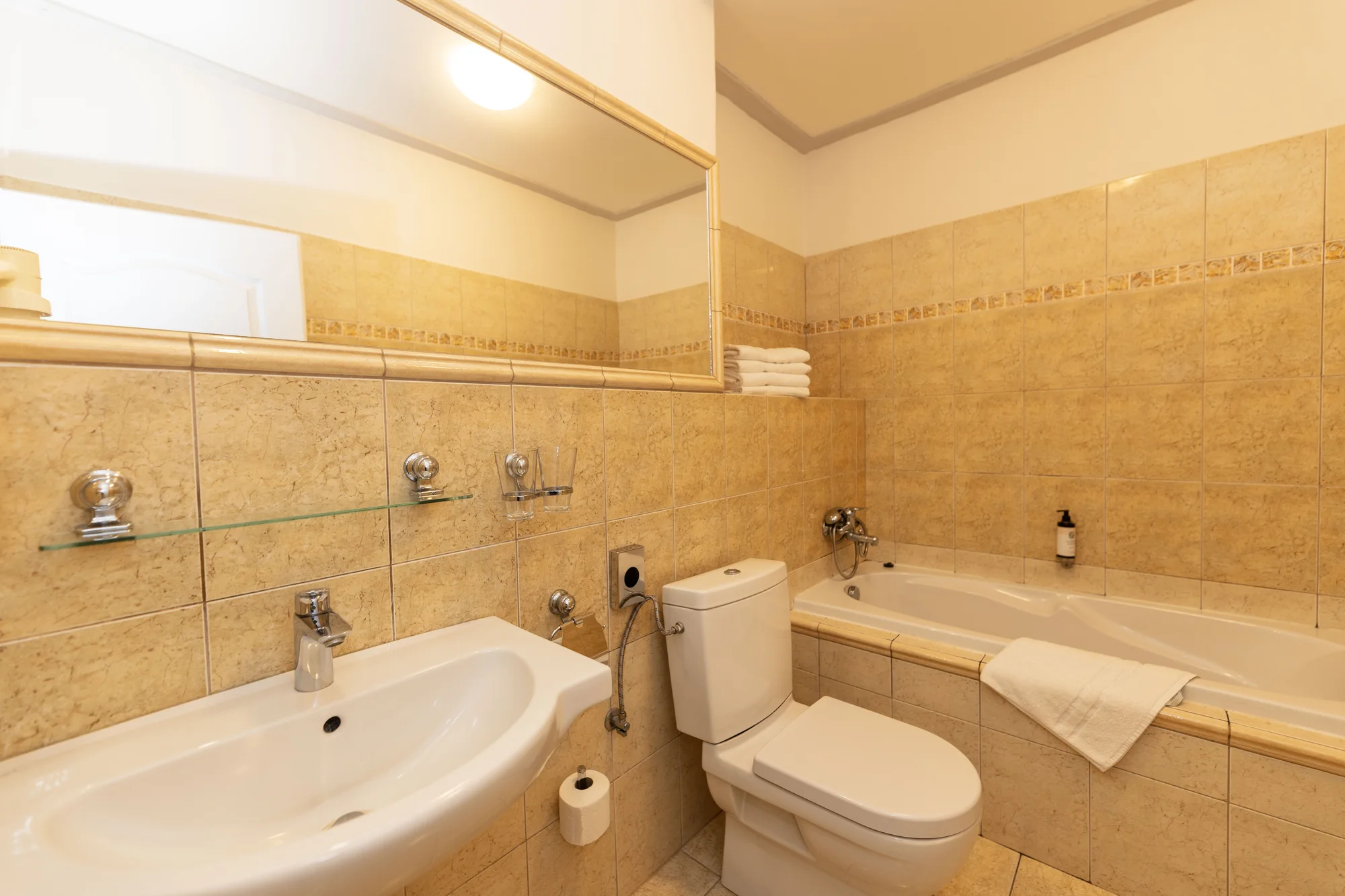 Zámek Hrubá Skála: polopenze, vstup do wellness i na vyhlídku, v ceně i procedury