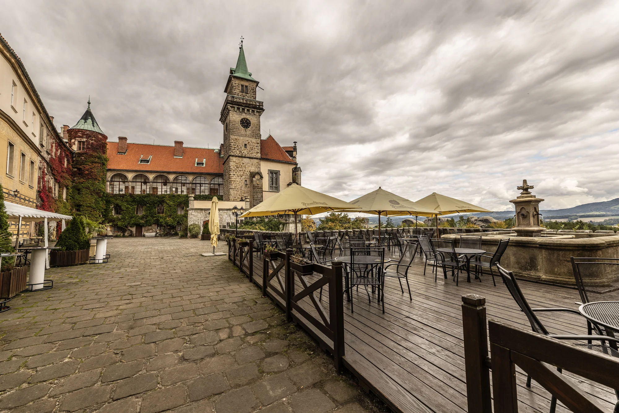 Zámek Hrubá Skála: polopenze, vstup do wellness i na vyhlídku, v ceně i procedury