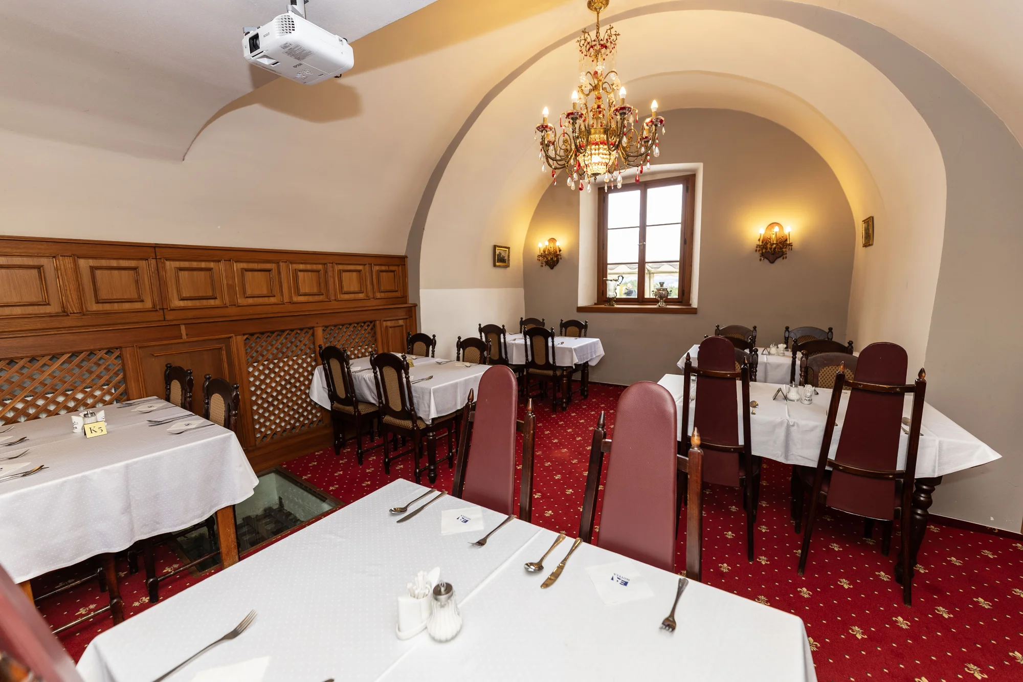 Zámek Hrubá Skála: polopenze, vstup do wellness i na vyhlídku, v ceně i procedury