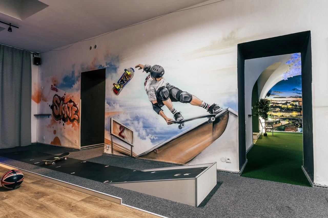 Indoor minigolf na Andělu: 18 jamek a neomezené hraní pro děti i dospělé