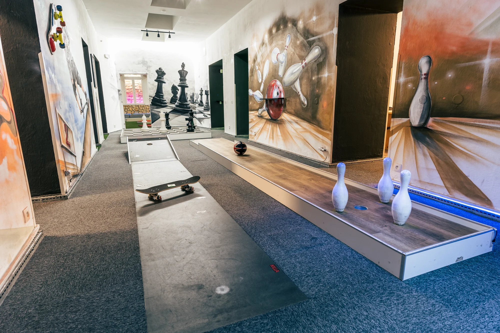 Indoor minigolf na Andělu: 18 jamek a neomezené hraní pro děti i dospělé