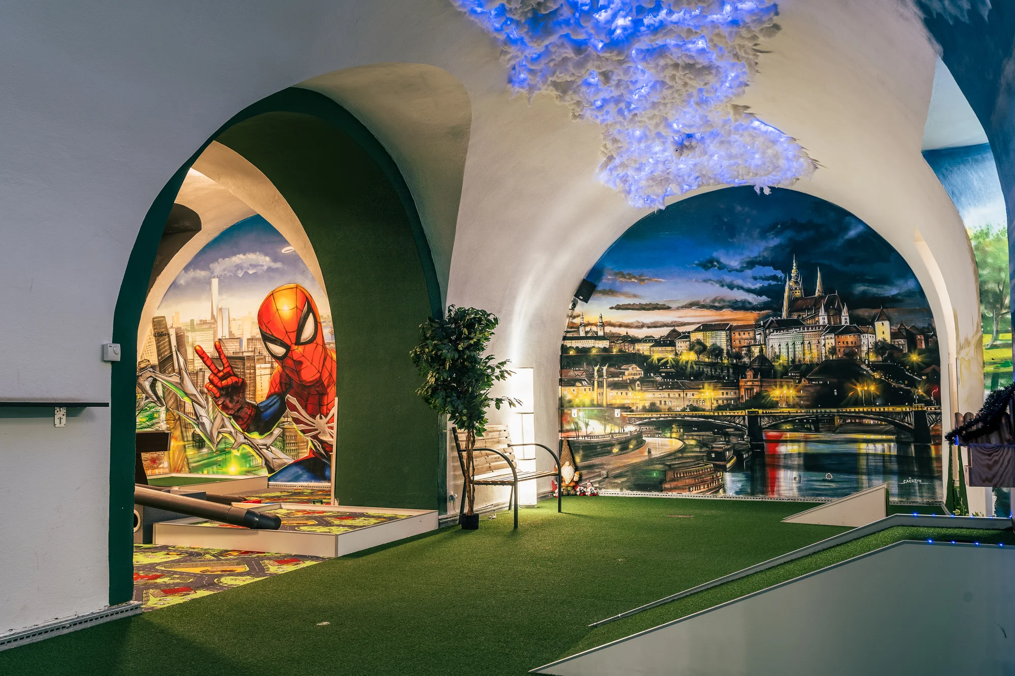 Indoor minigolf na Andělu: 18 jamek a neomezené hraní pro děti i dospělé
