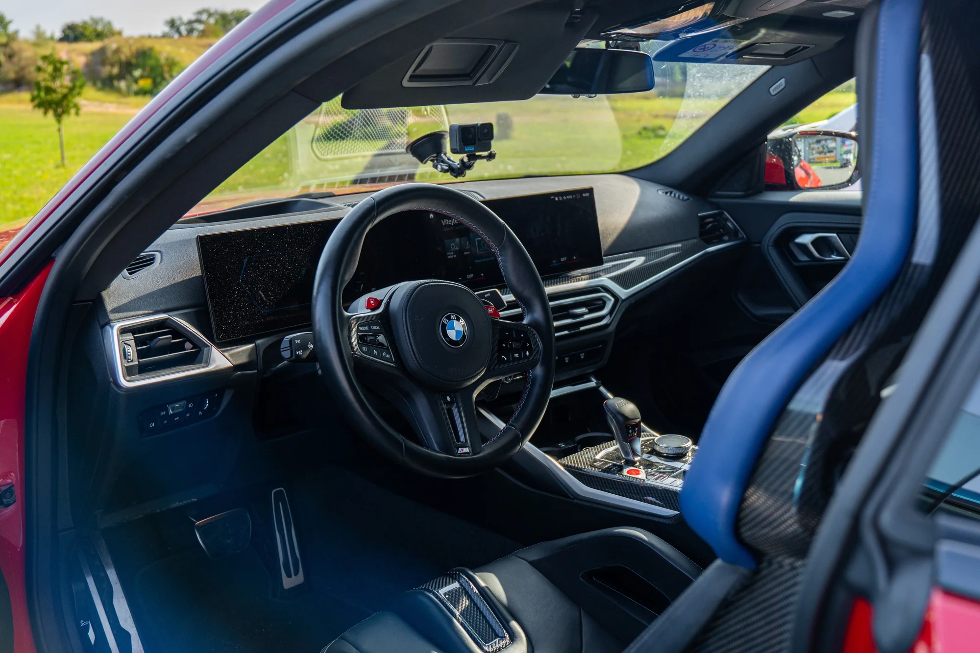 Adrenalin za volantem BMW M2 G87 na čtyřech závodních okruzích