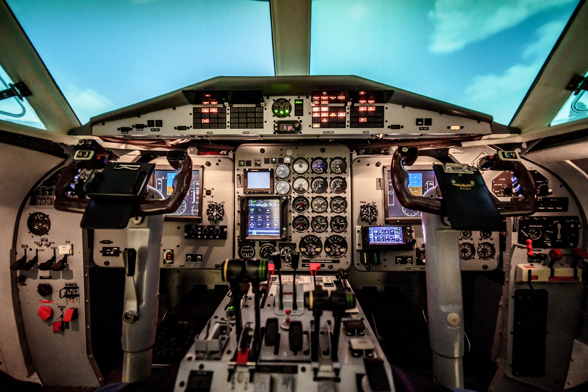 Simulátor letounu L410: 20-60 minut pilotování pro jednoho i romantický let pro dva