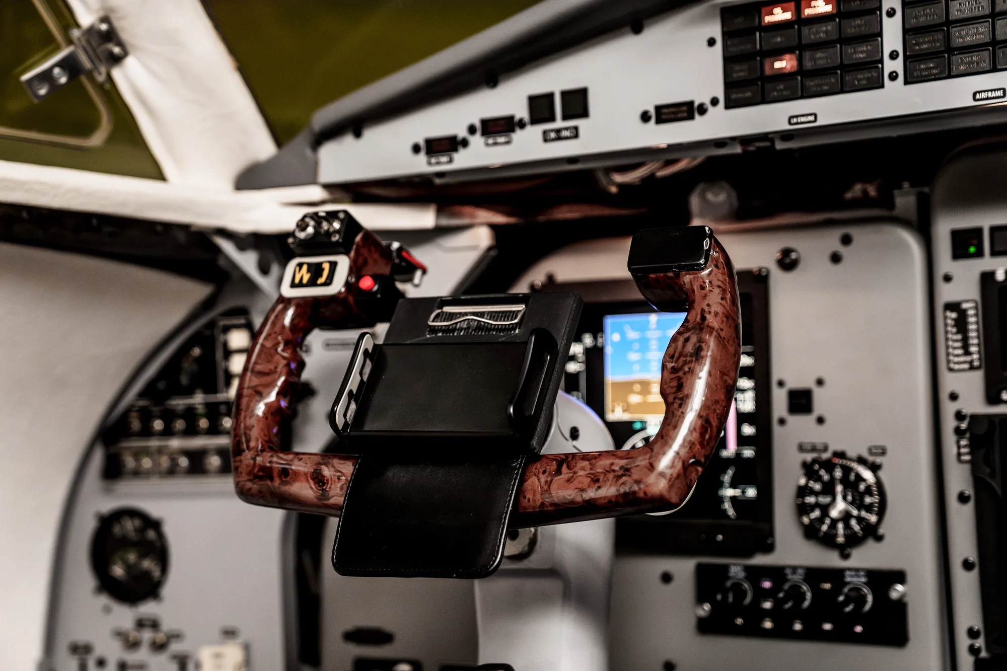 Simulátor letounu L410: 20-60 minut pilotování pro jednoho i romantický let pro dva